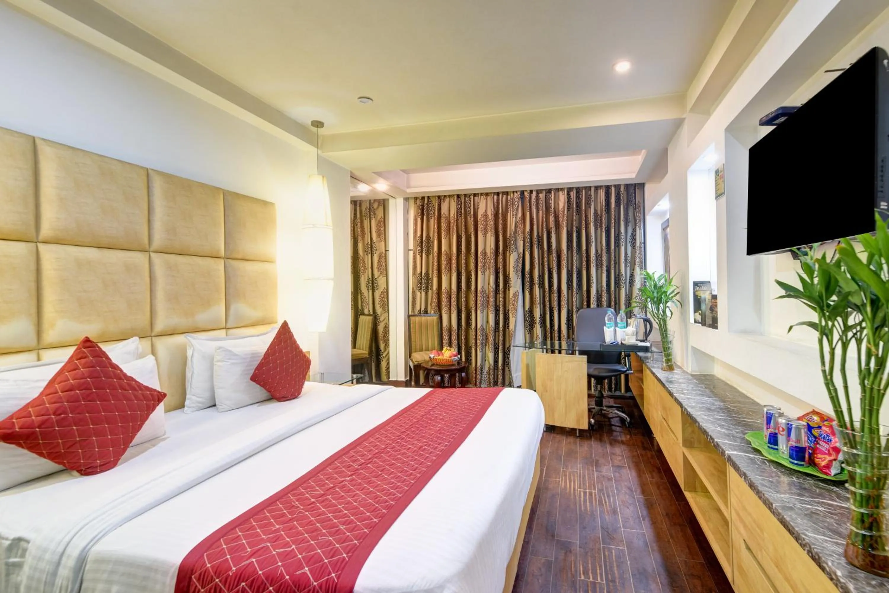 Bedroom, Bed in Airport Hotel Grand