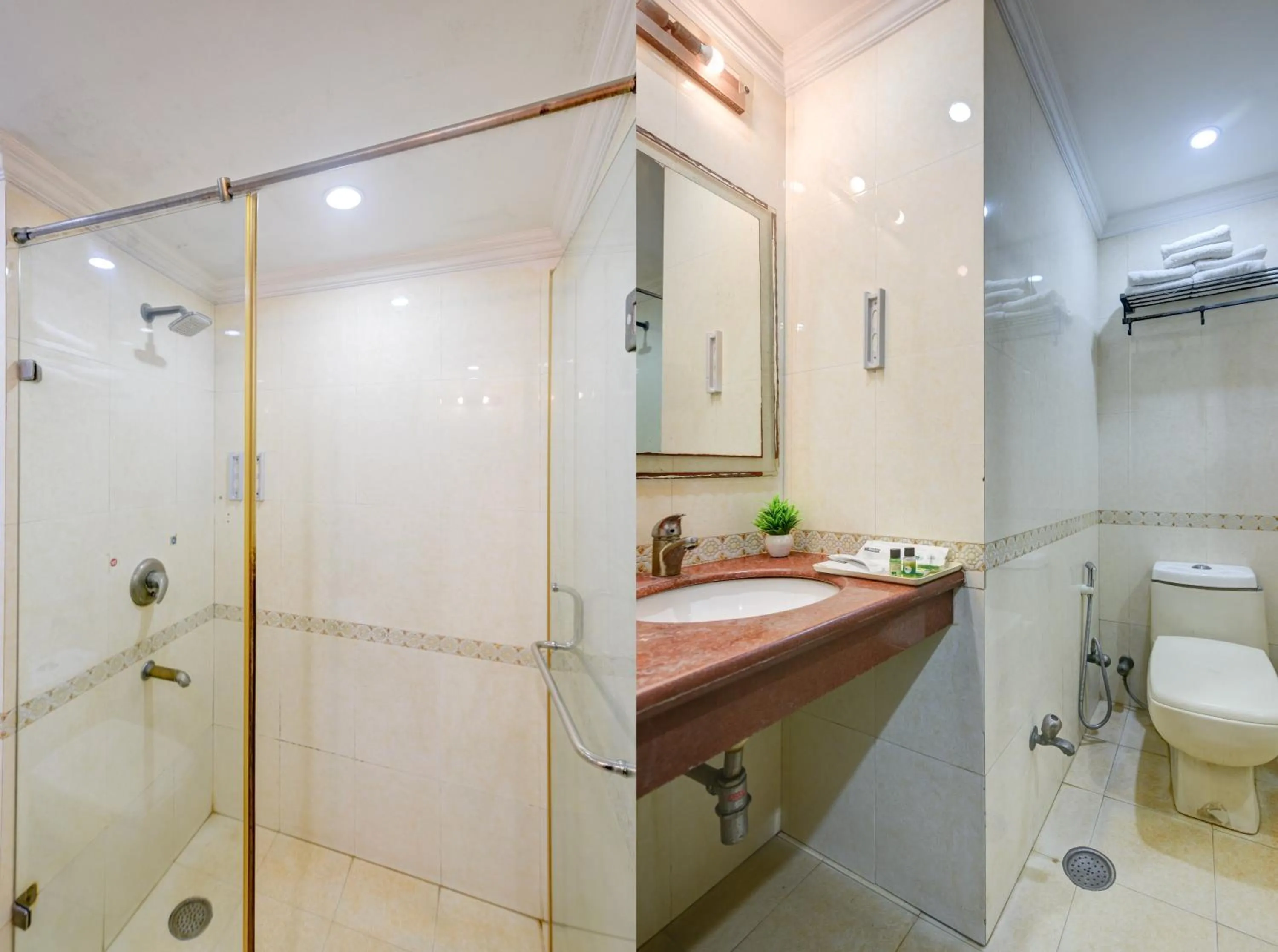 Bathroom in Airport Hotel Grand