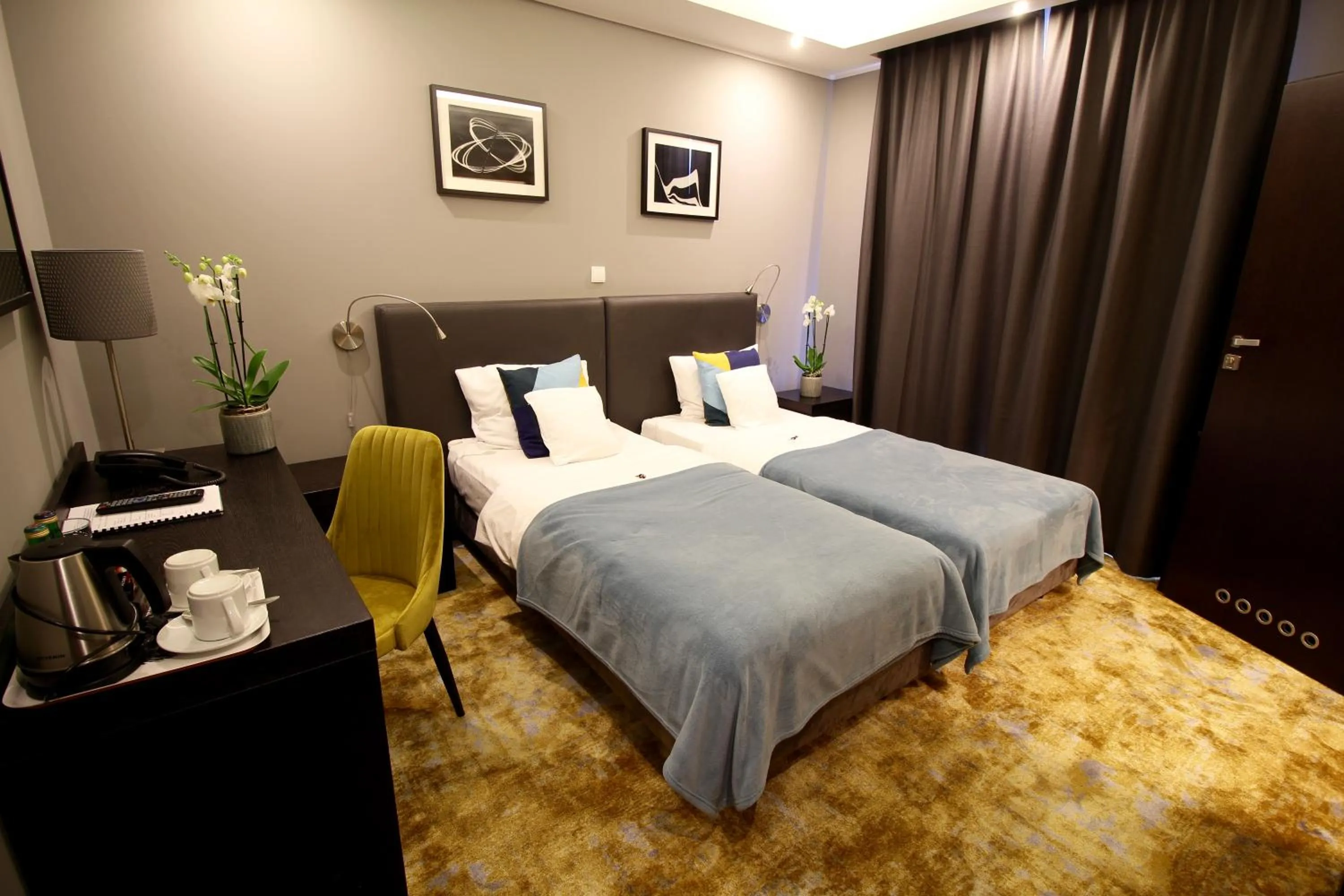 Photo of the whole room, Bed in Malta Premium