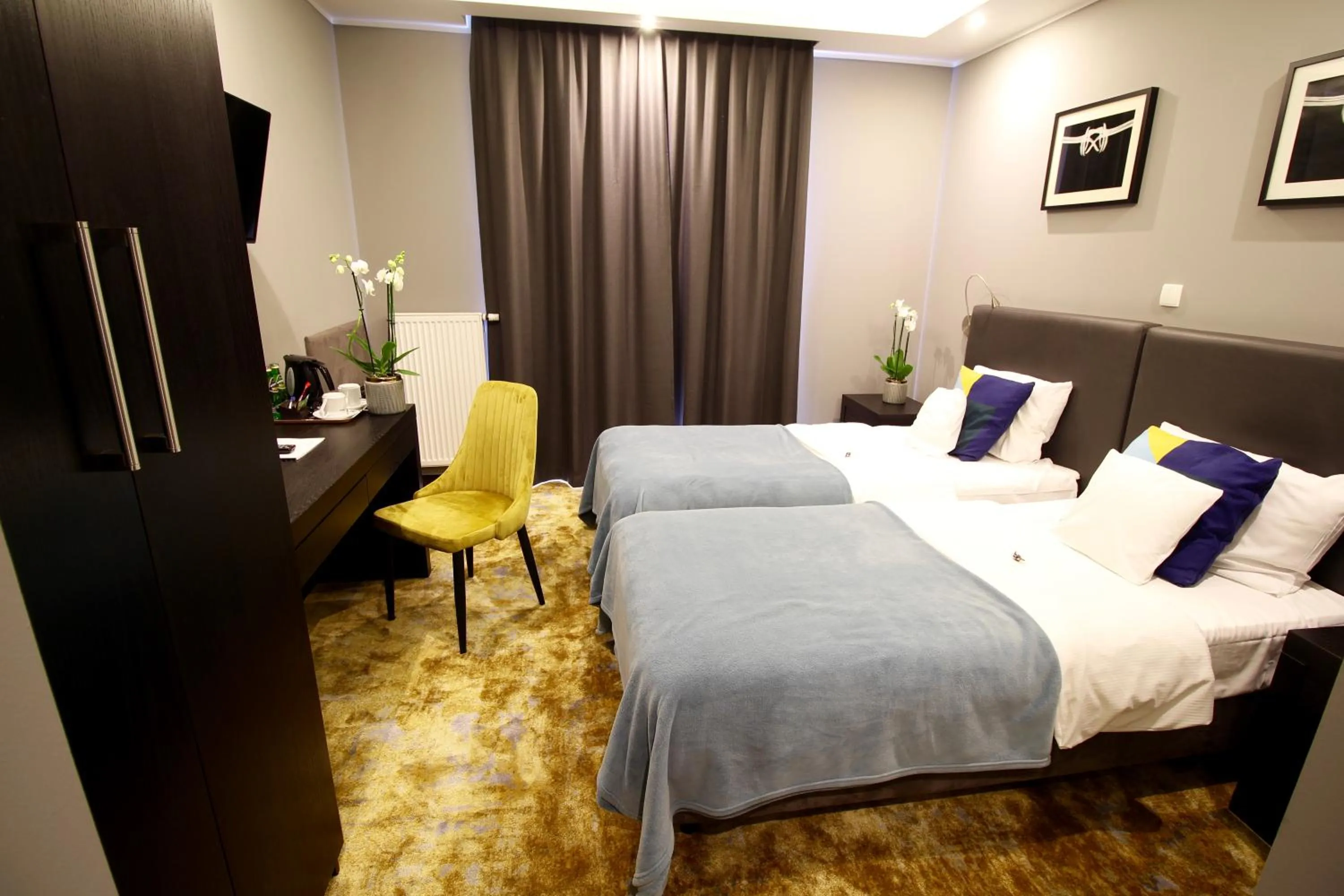 Photo of the whole room, Bed in Malta Premium