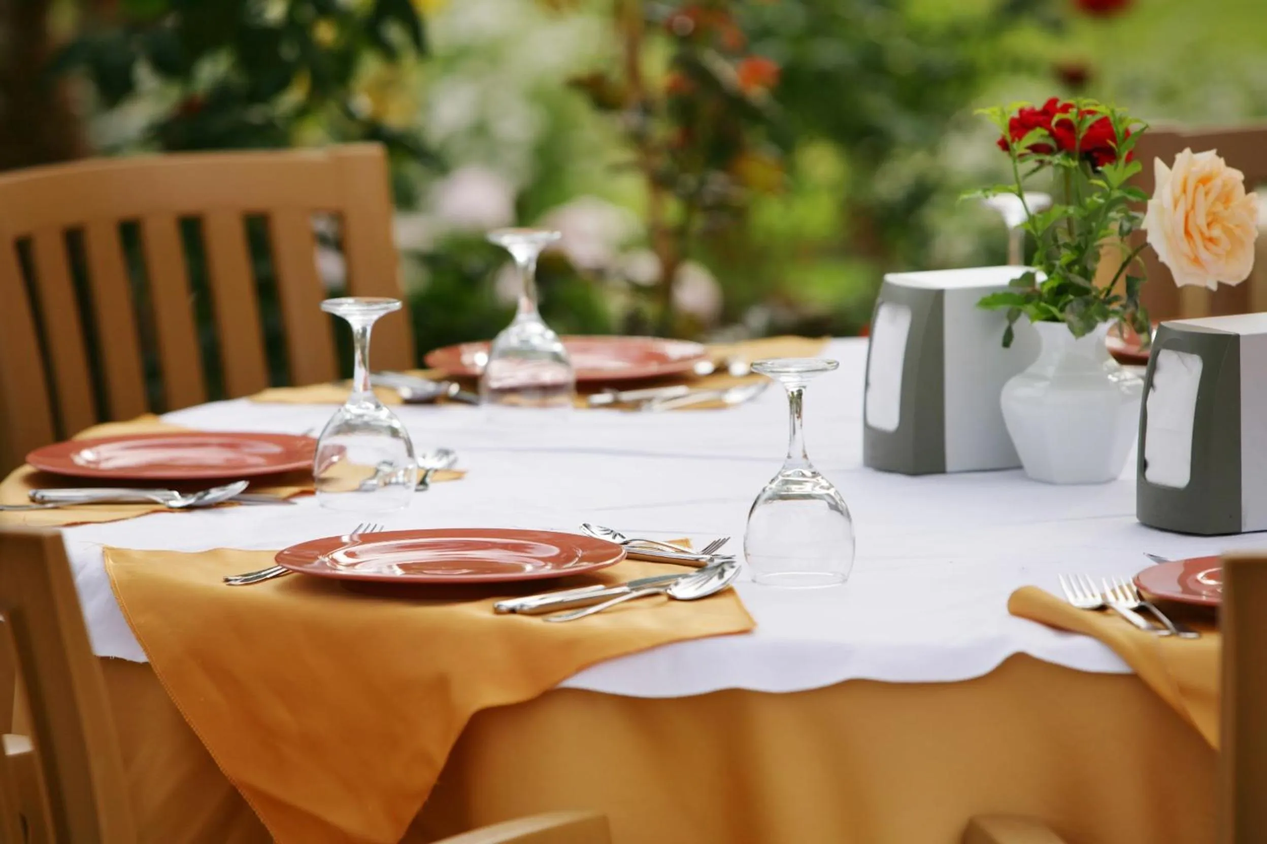 Food and drinks in Saphir Hotel & Villas