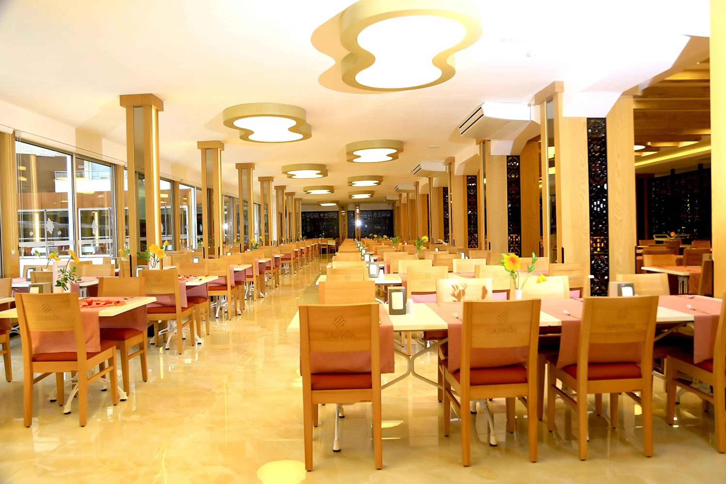 Lounge or bar in Saphir Hotel & Villas