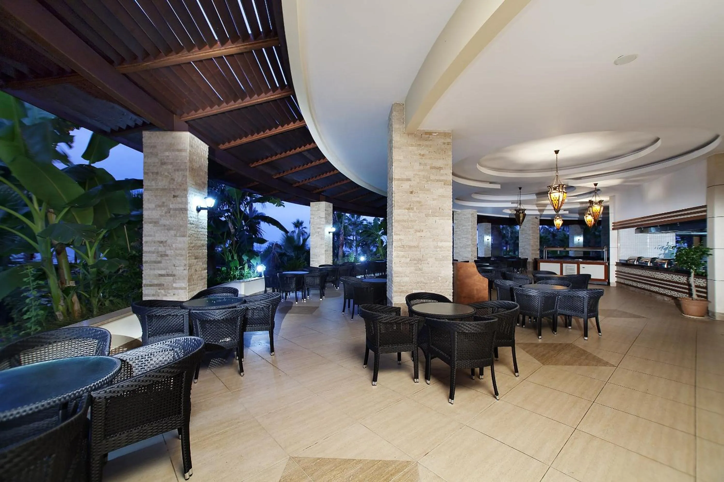 Food and drinks in Saphir Hotel & Villas