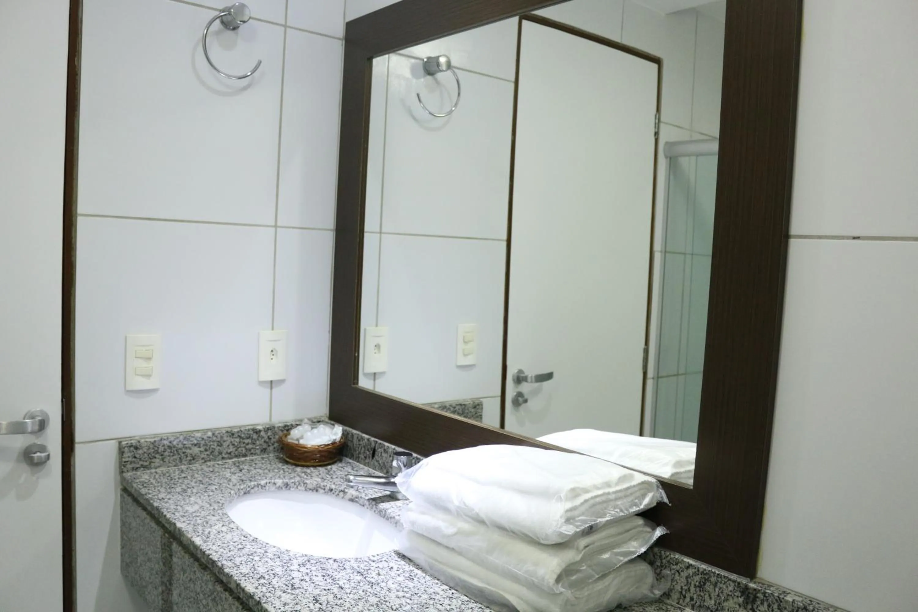 Toilet in Hotel Maysa Caruaru