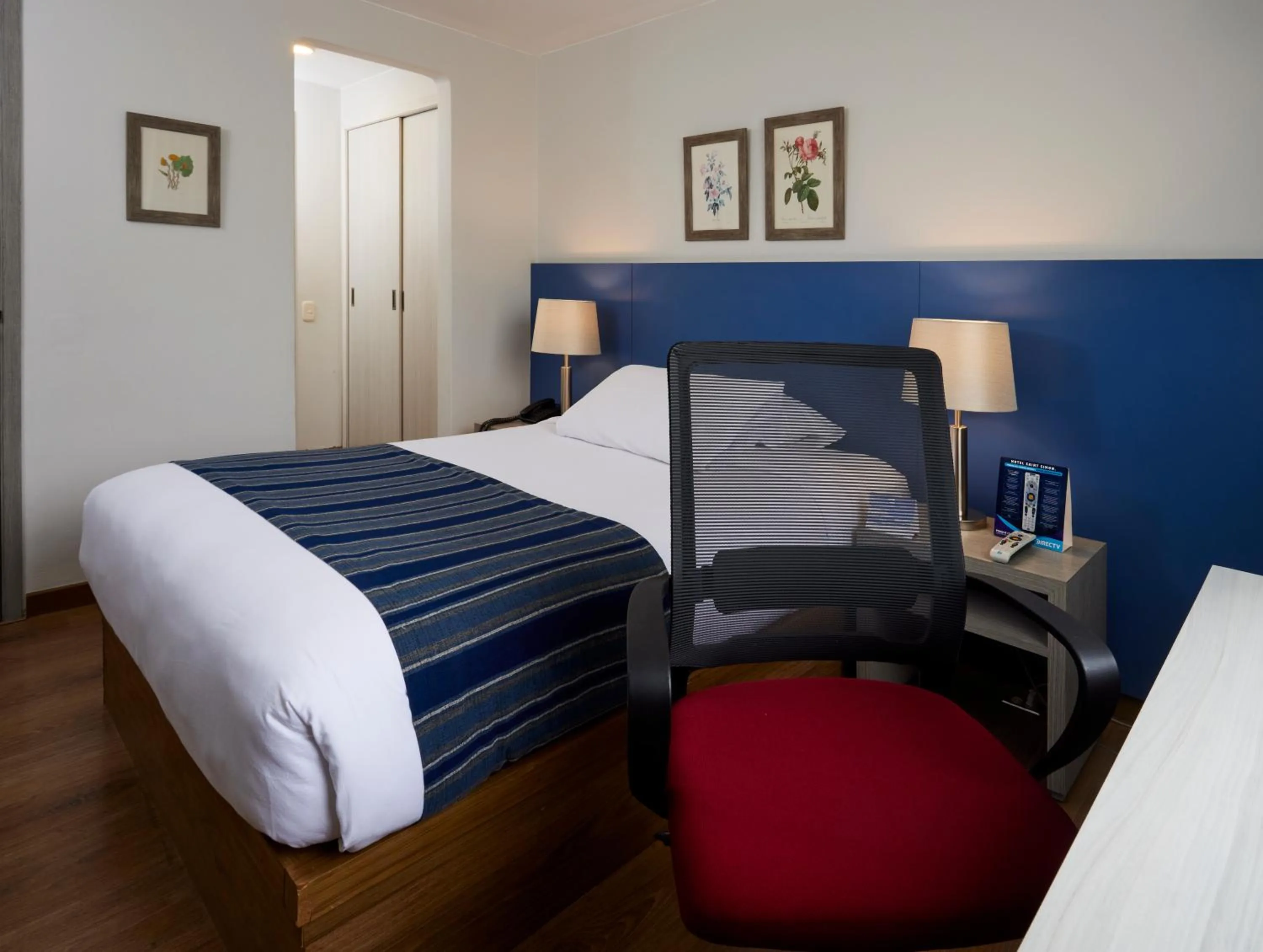 Bedroom, Bed in Hotel Saint Simon