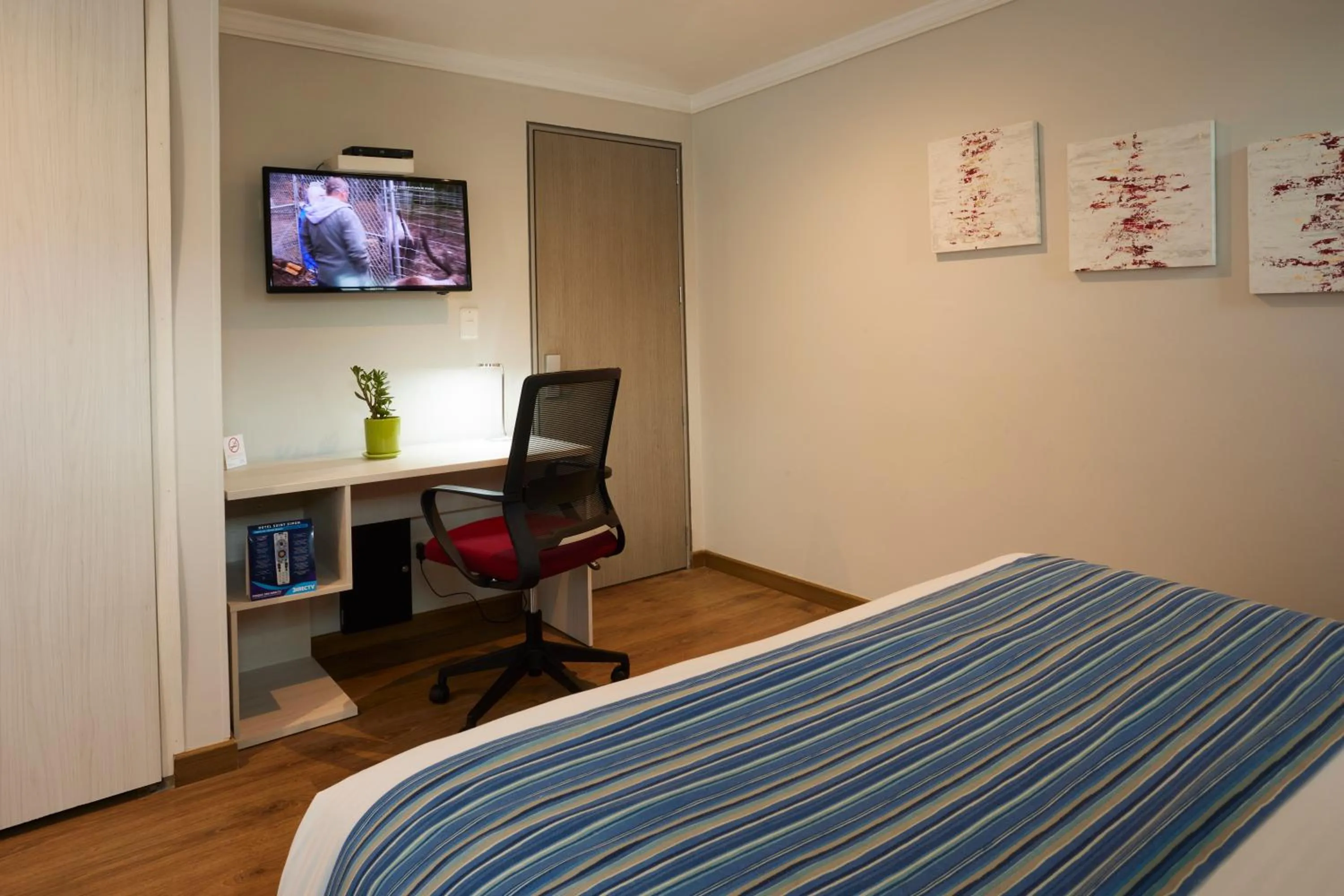 Photo of the whole room, Bed in Hotel Saint Simon