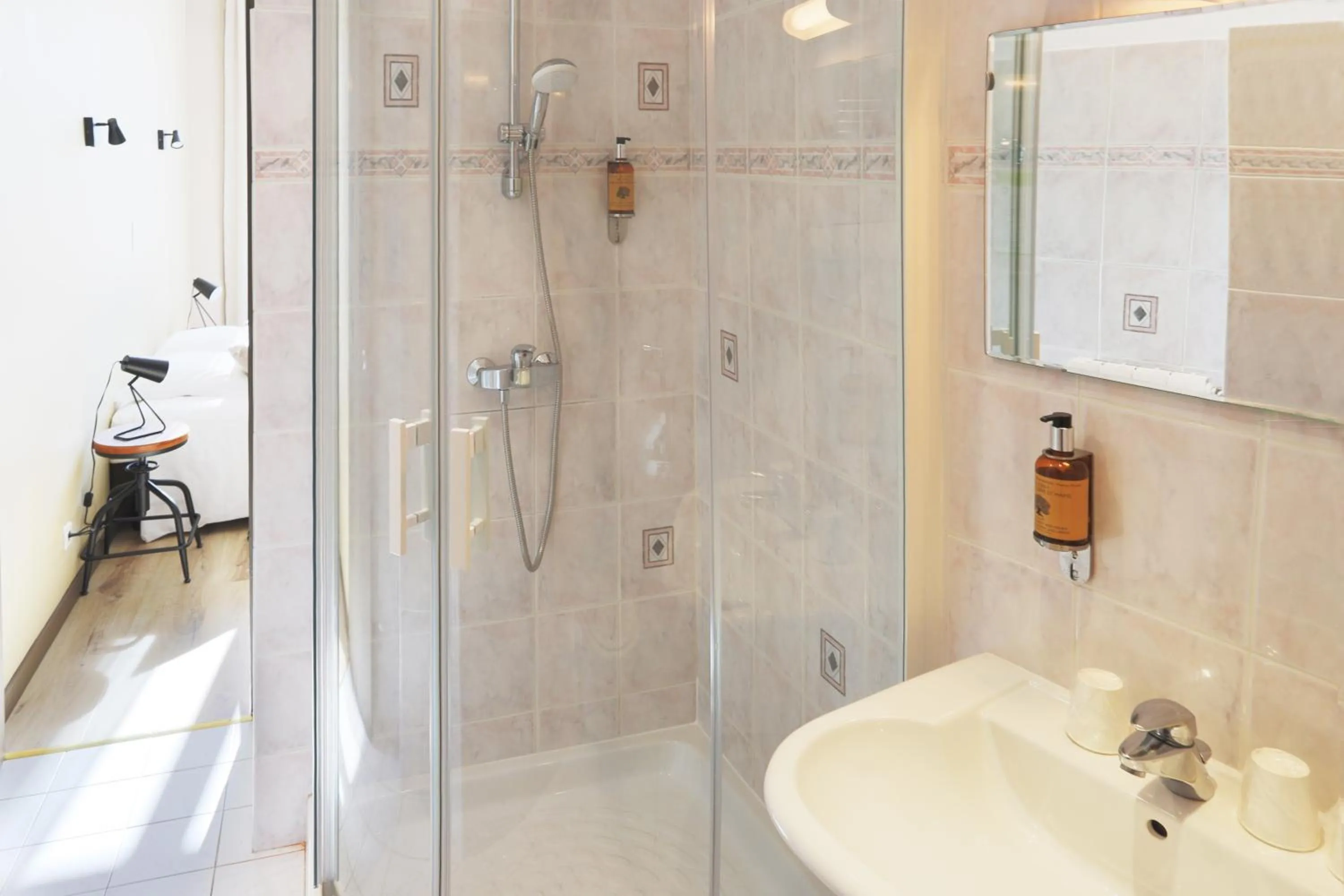 Bathroom in L'Aptois Hôtel