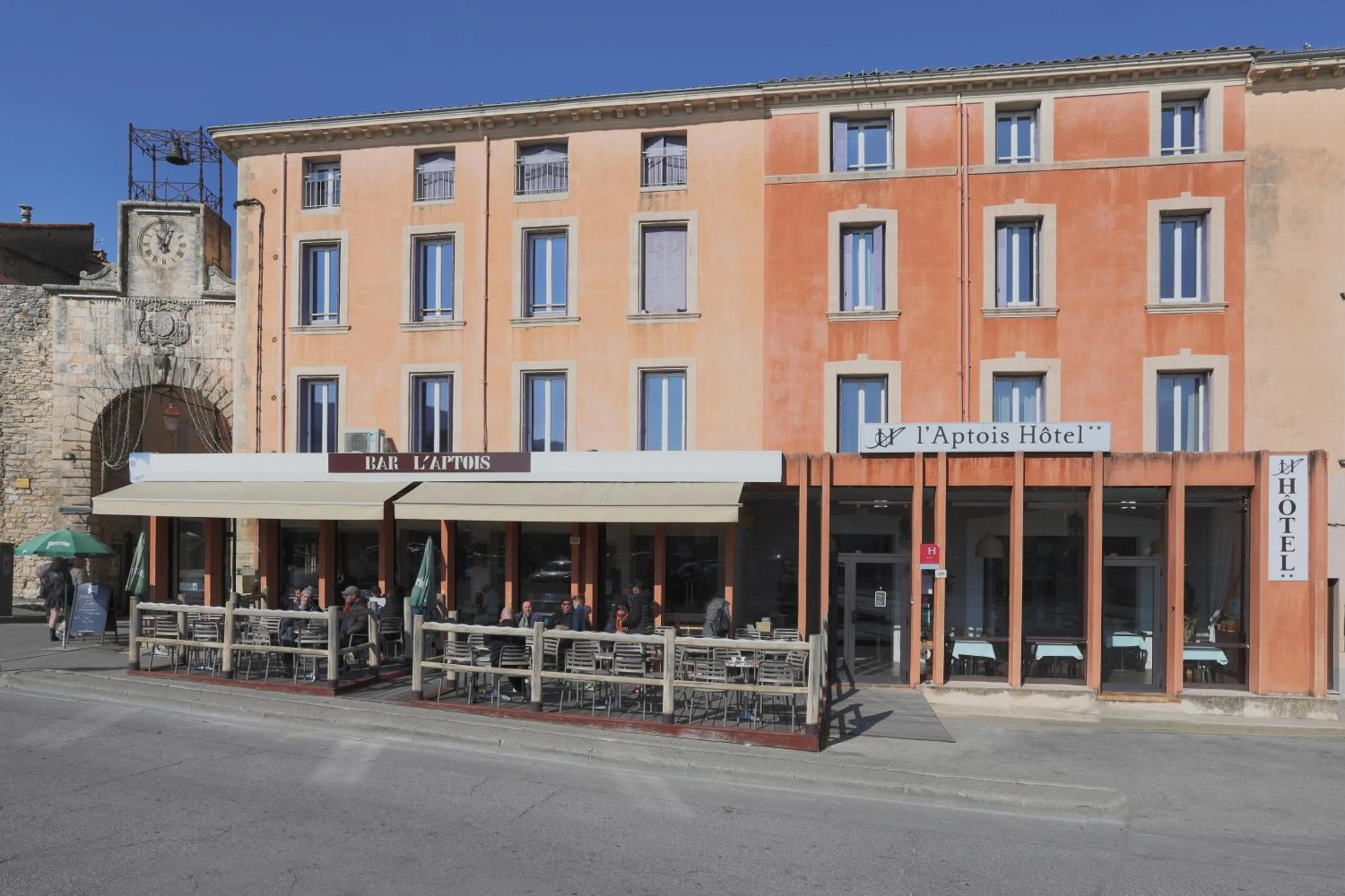 Property building in L'Aptois Hôtel