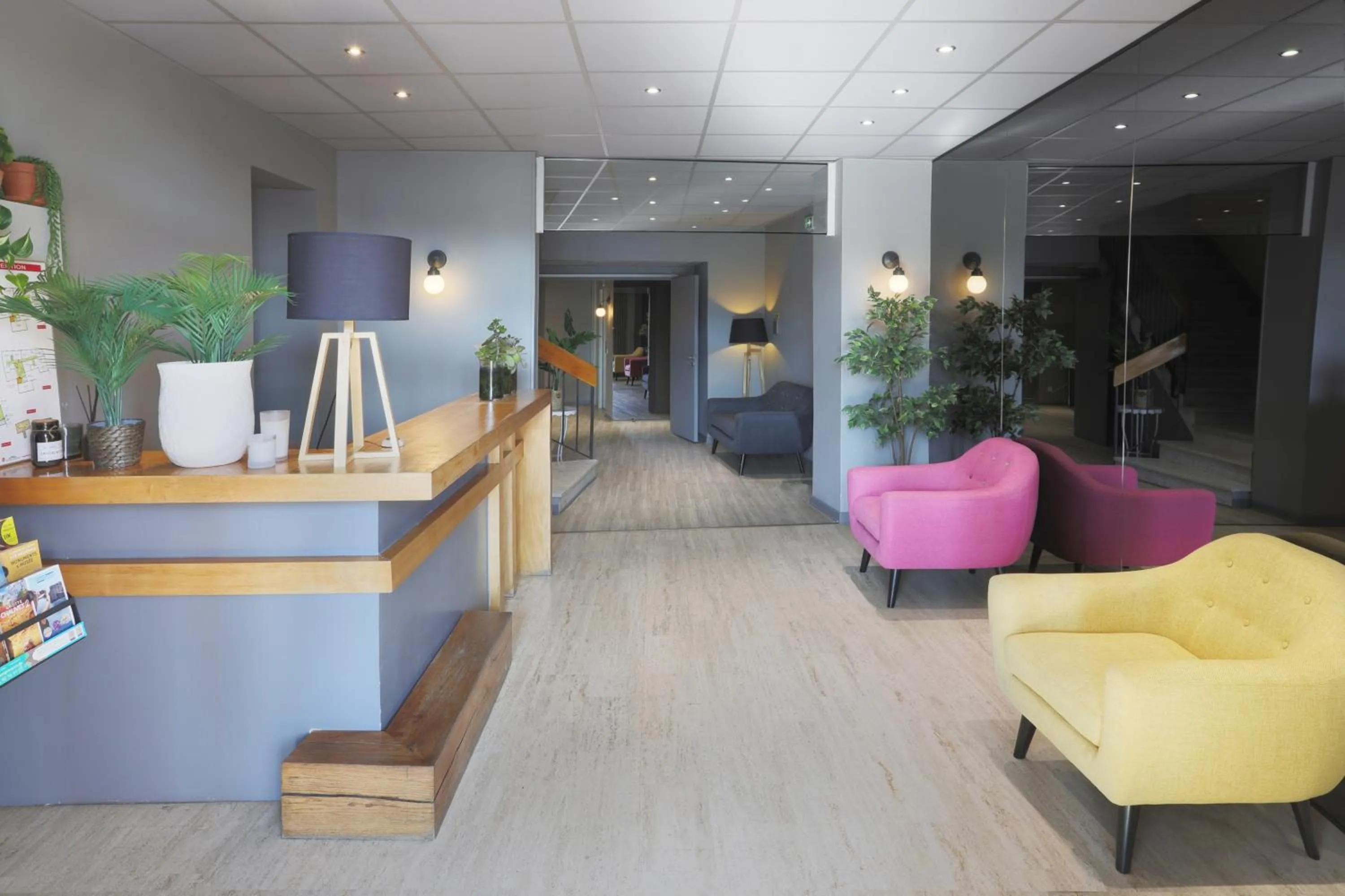 Lobby or reception in L'Aptois Hôtel