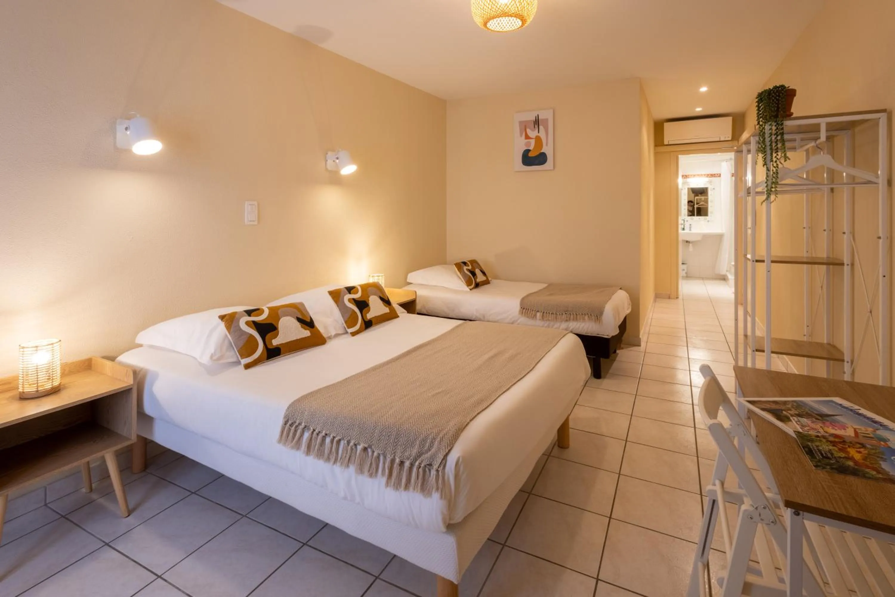 Bedroom, Bed in L'Aptois Hôtel