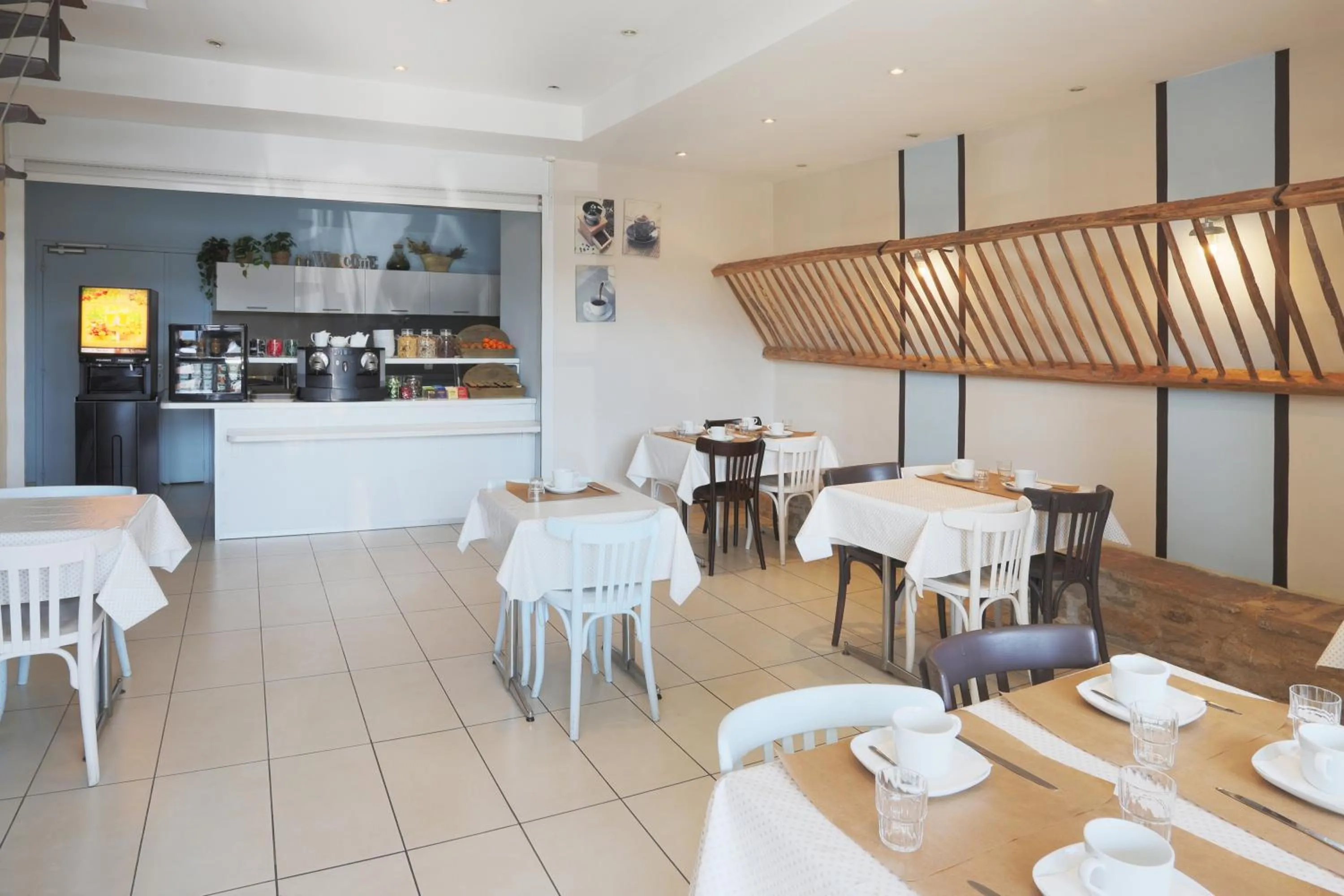 Breakfast in L'Aptois Hôtel