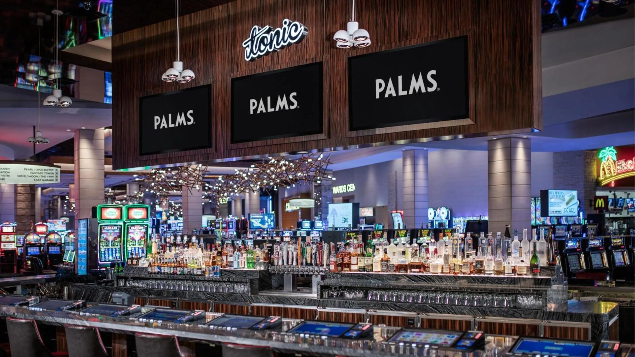 Lounge or bar in Palms Place One Bedroom Suite 1220 sqft