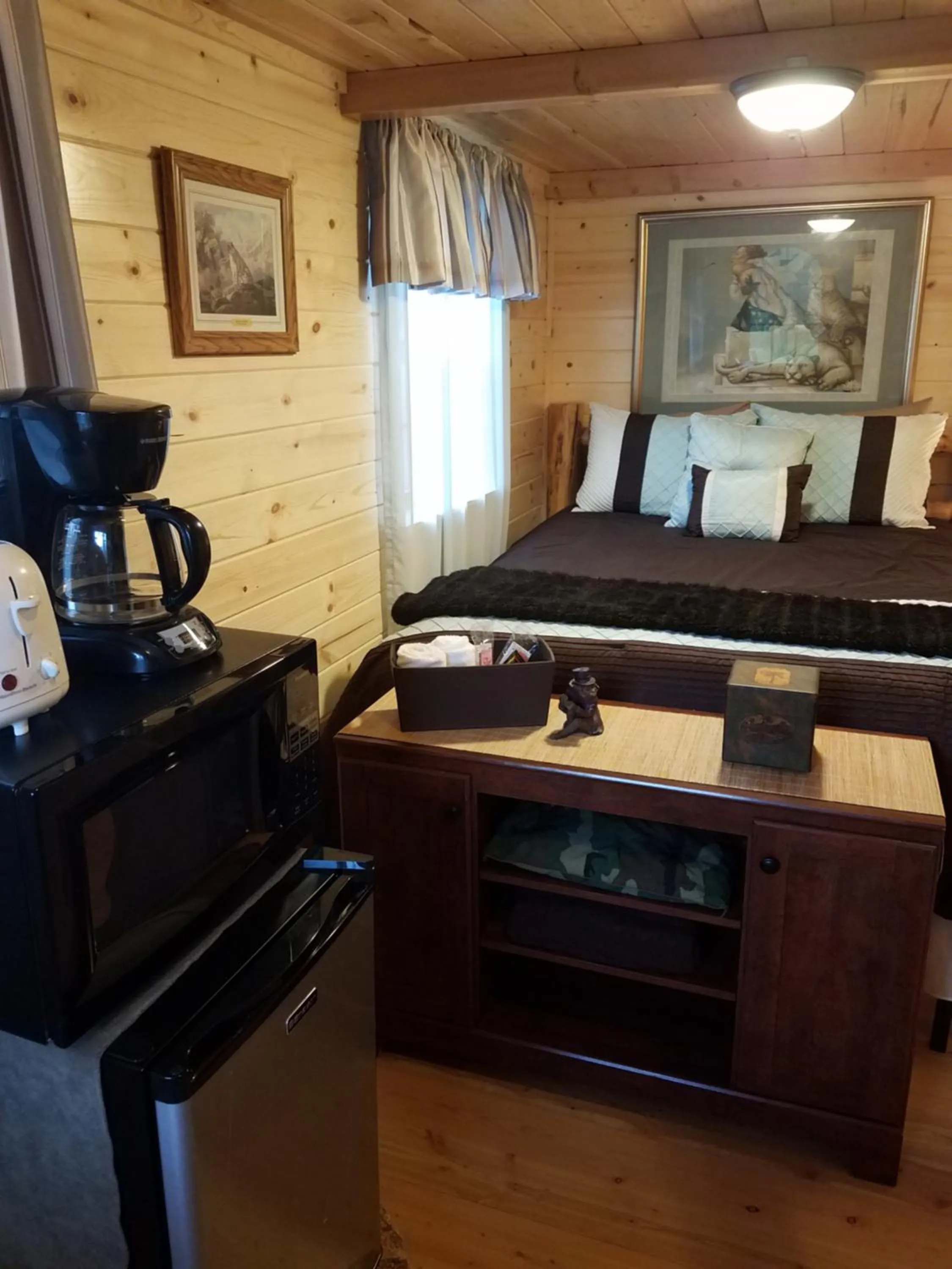 Bed in The Wild Game Inn