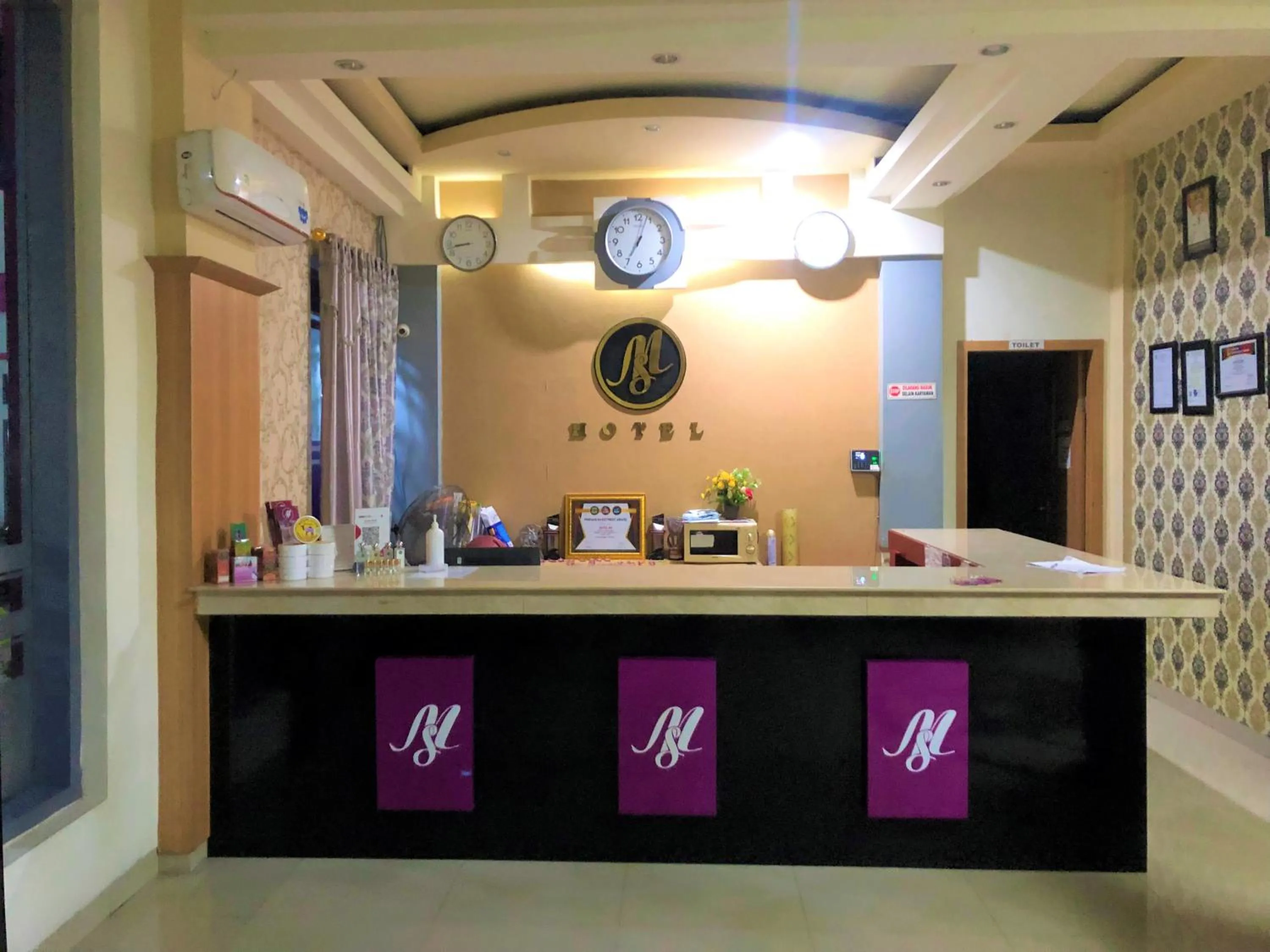 Lobby or reception in MS Hotel Pinrang Mitra RedDoorz