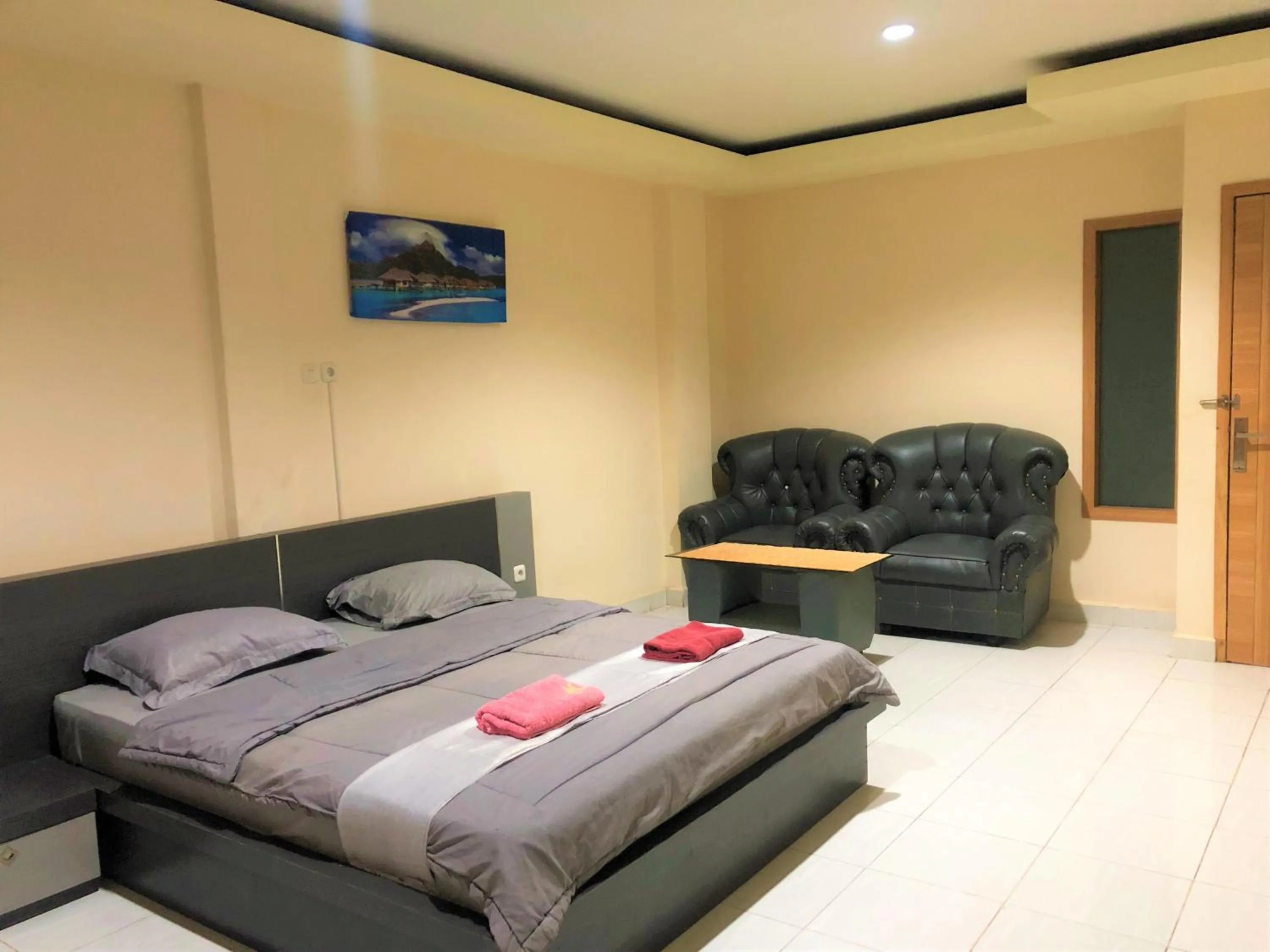 Bedroom, Bed in MS Hotel Pinrang Mitra RedDoorz