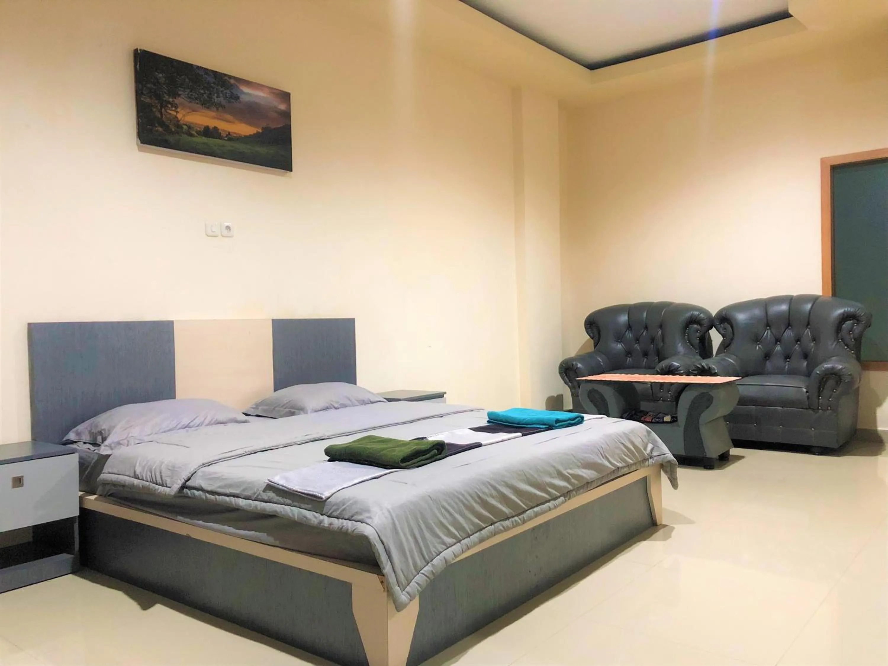 Bedroom, Bed in MS Hotel Pinrang Mitra RedDoorz