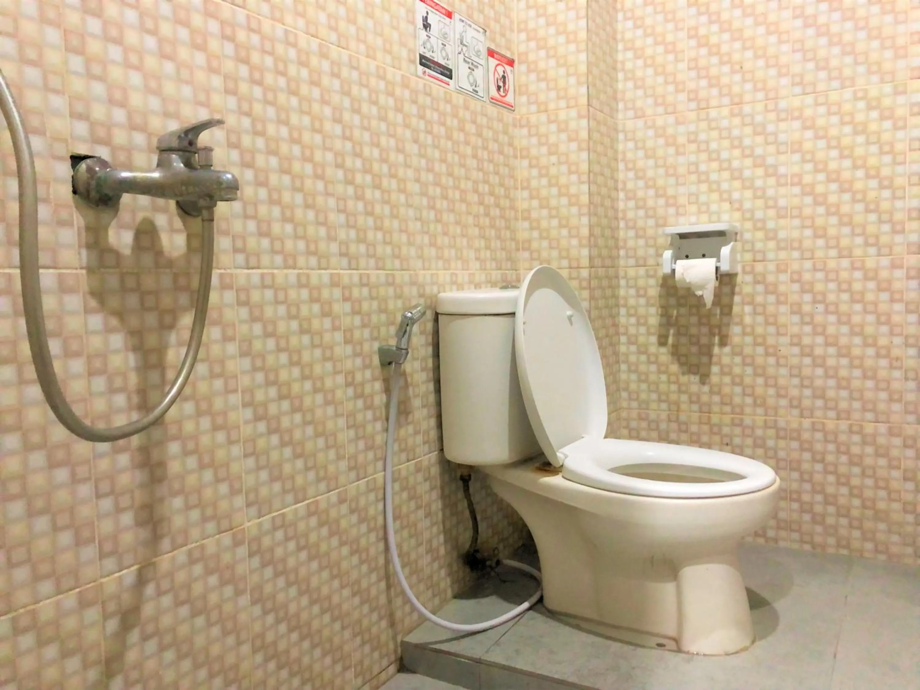 Bathroom in MS Hotel Pinrang Mitra RedDoorz