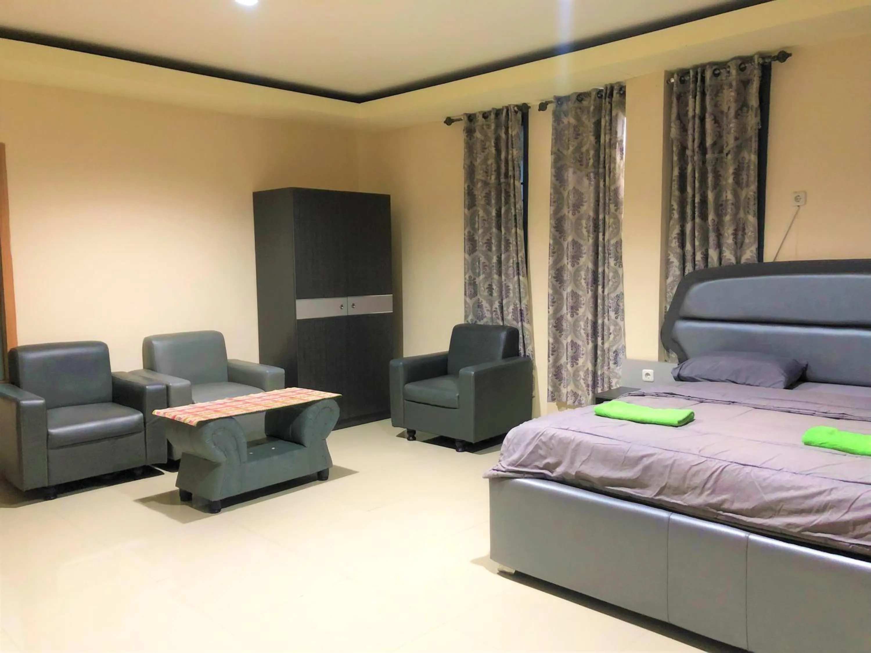 Bedroom, Bed in MS Hotel Pinrang Mitra RedDoorz