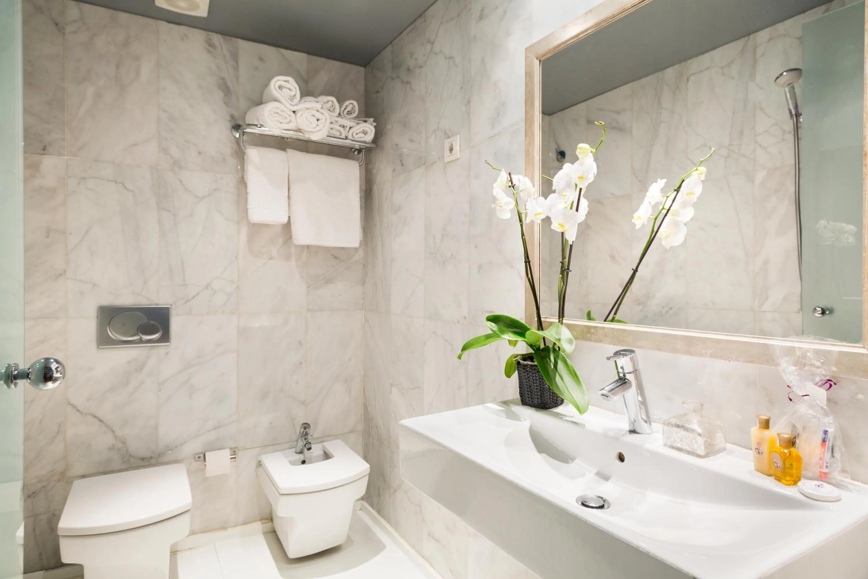 Bathroom in My Space Barcelona Executive Apartments Center