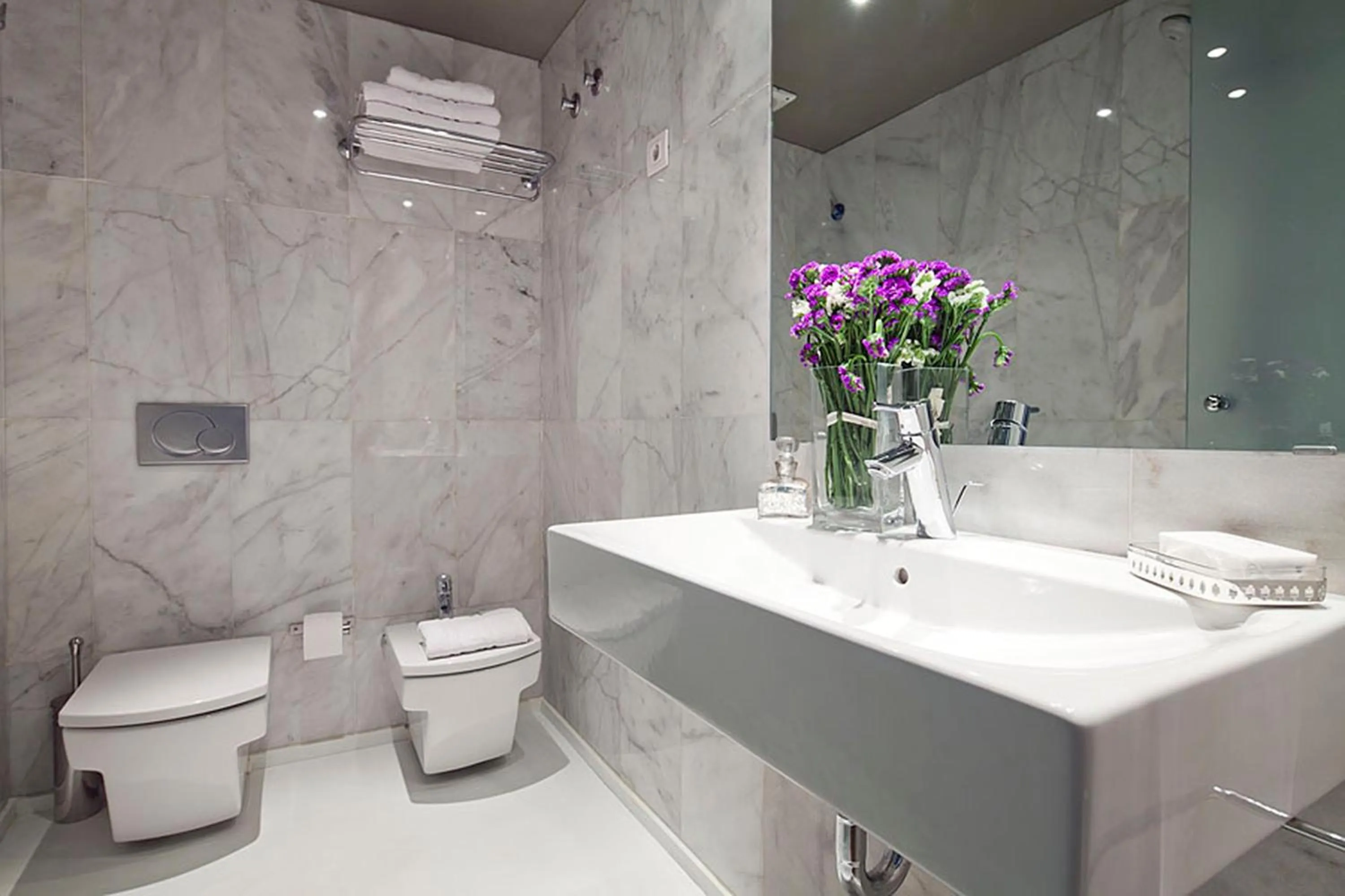 Bathroom in My Space Barcelona Executive Apartments Center