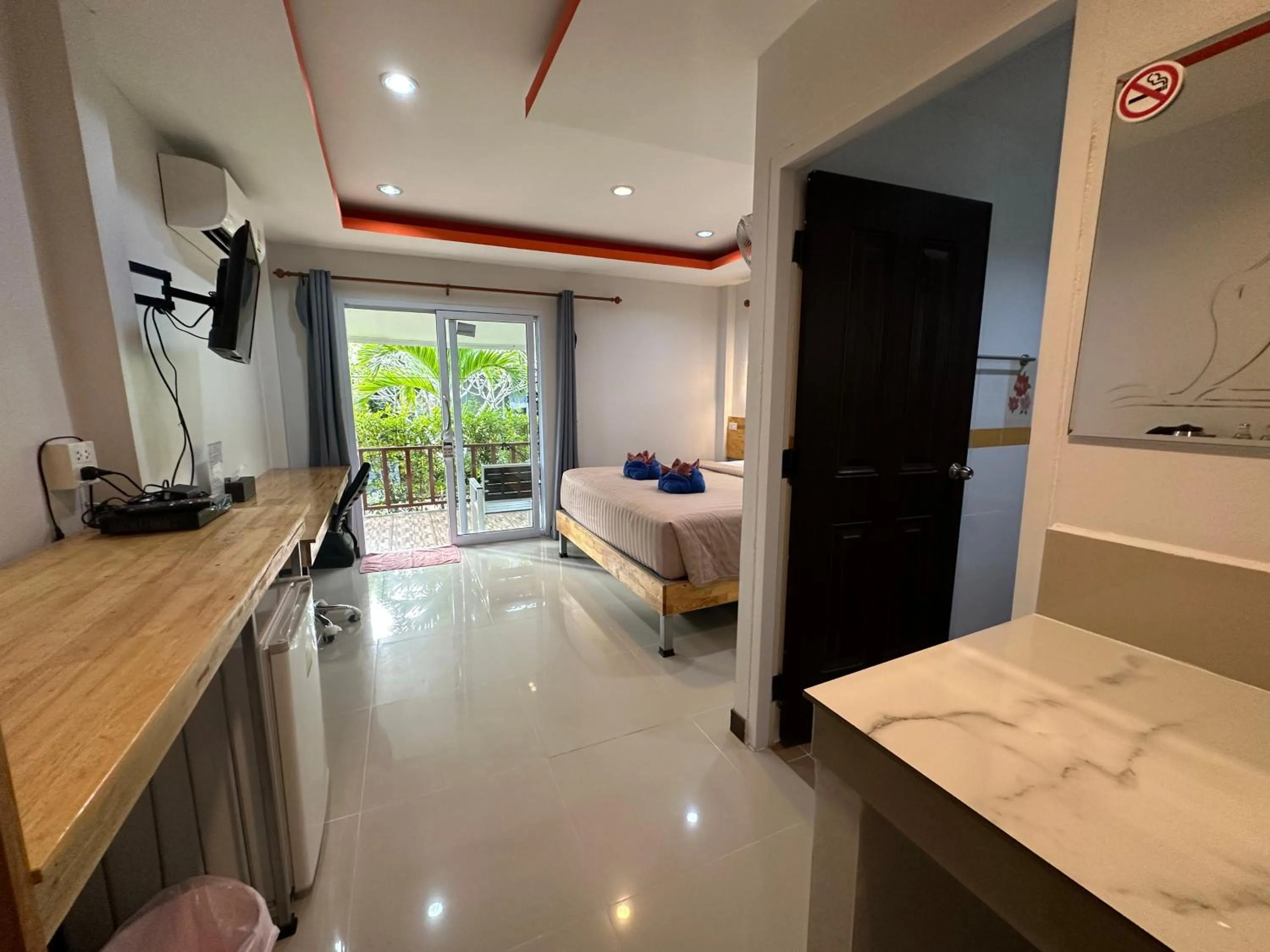 Photo of the whole room, Bed in CheeVa Beach Resort