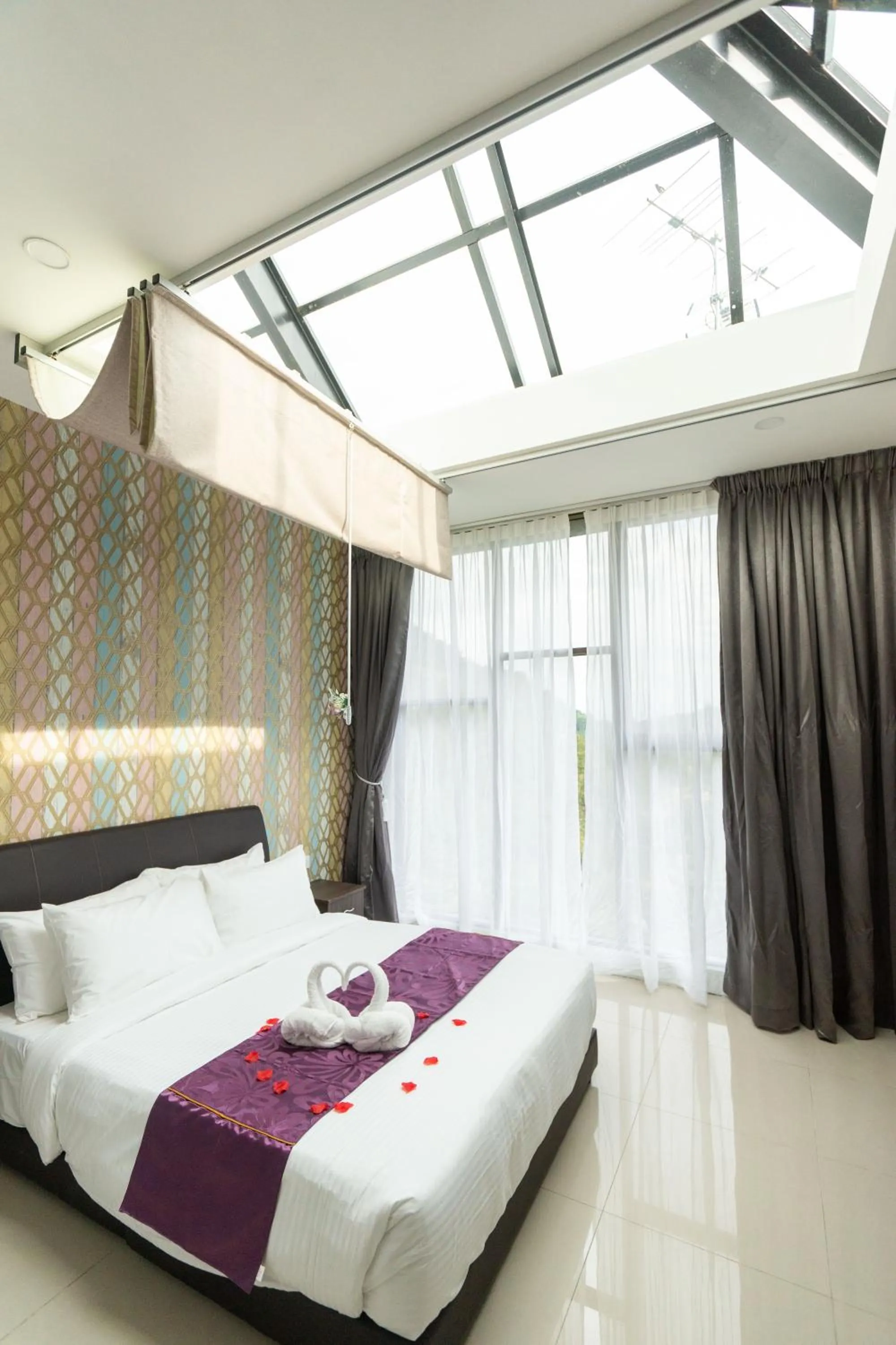 Bedroom, Bed in Rock Mountain