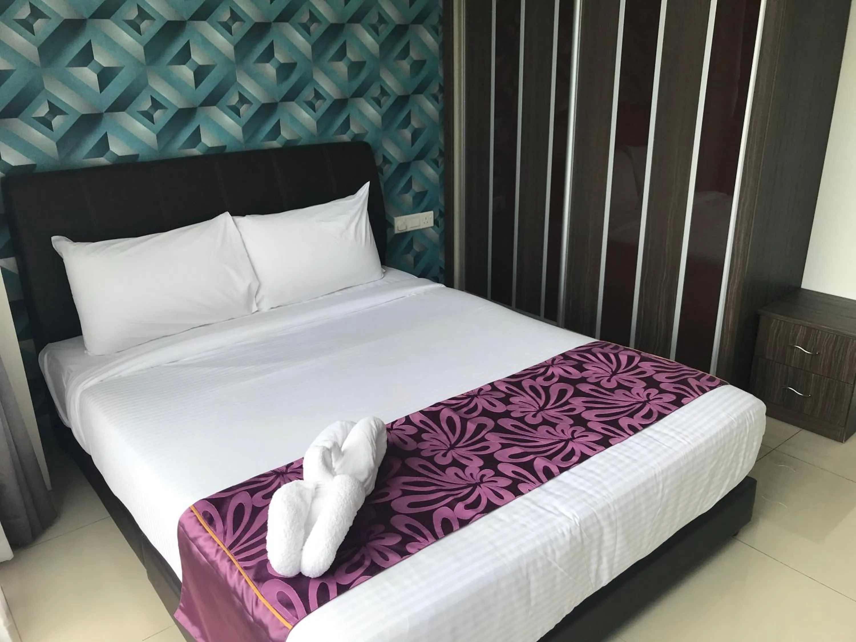 Bedroom, Bed in Rock Mountain