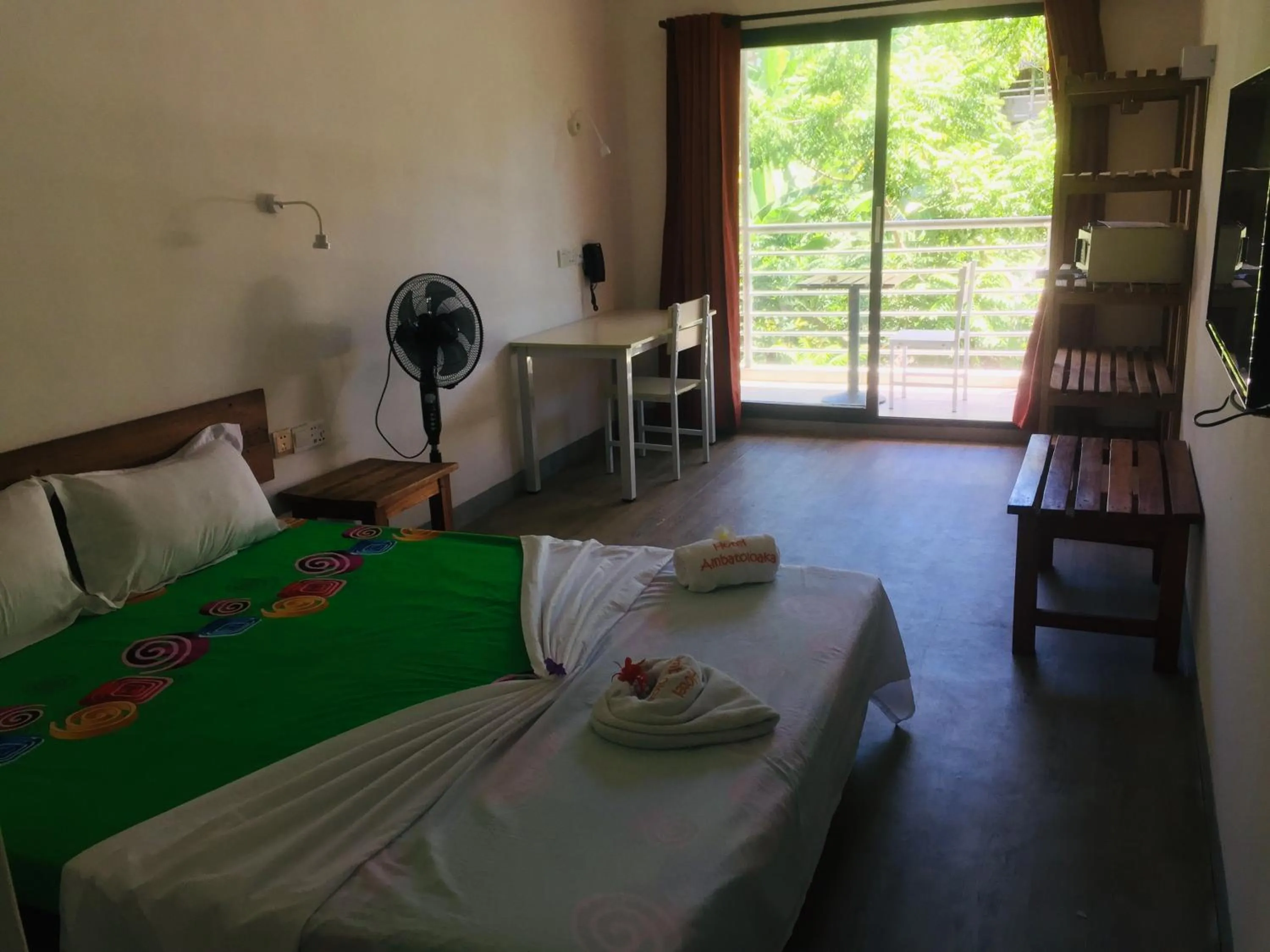 Garden, Bed in Hôtel Ambatoloaka