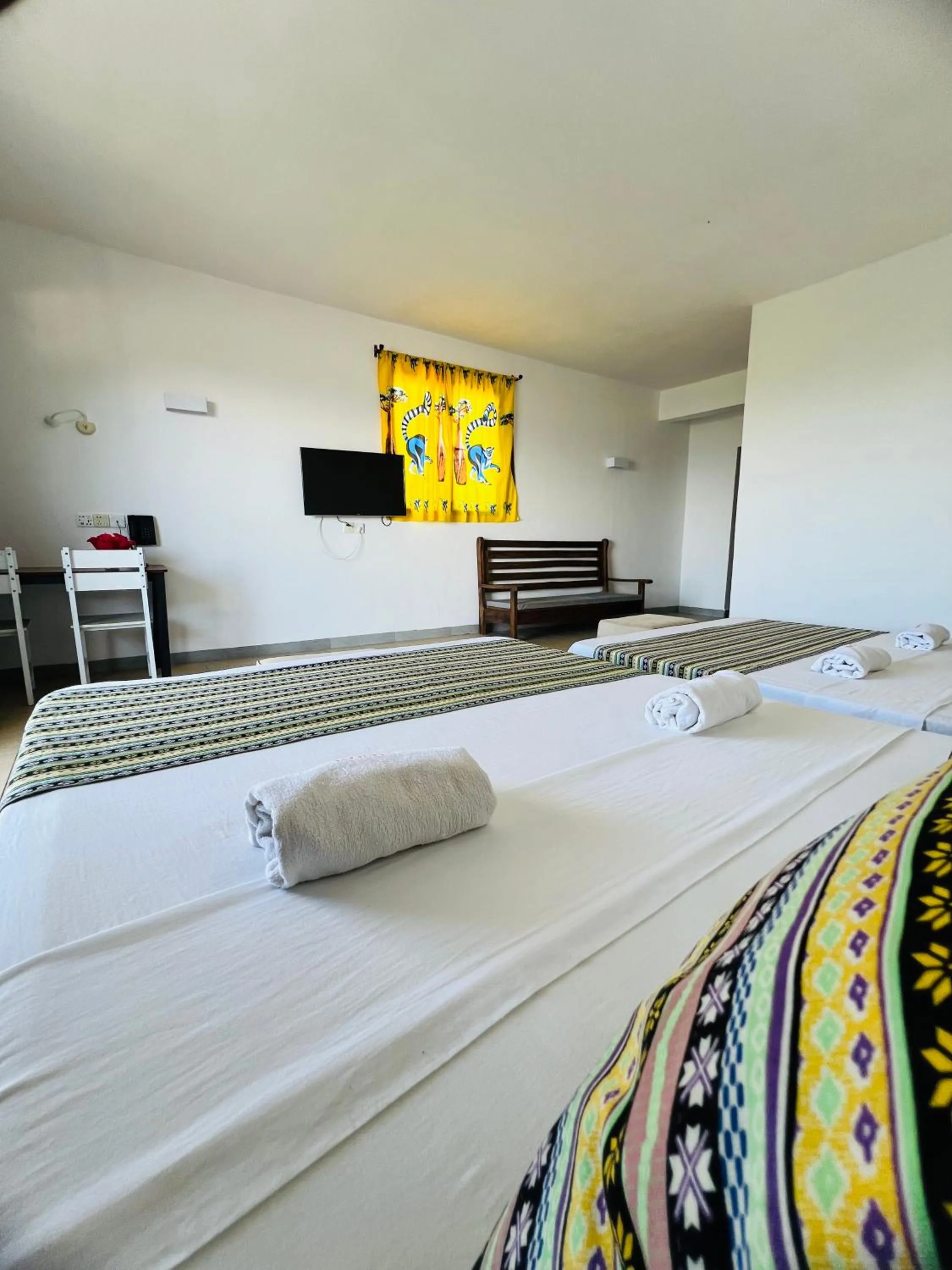 Photo of the whole room, Bed in Hôtel Ambatoloaka