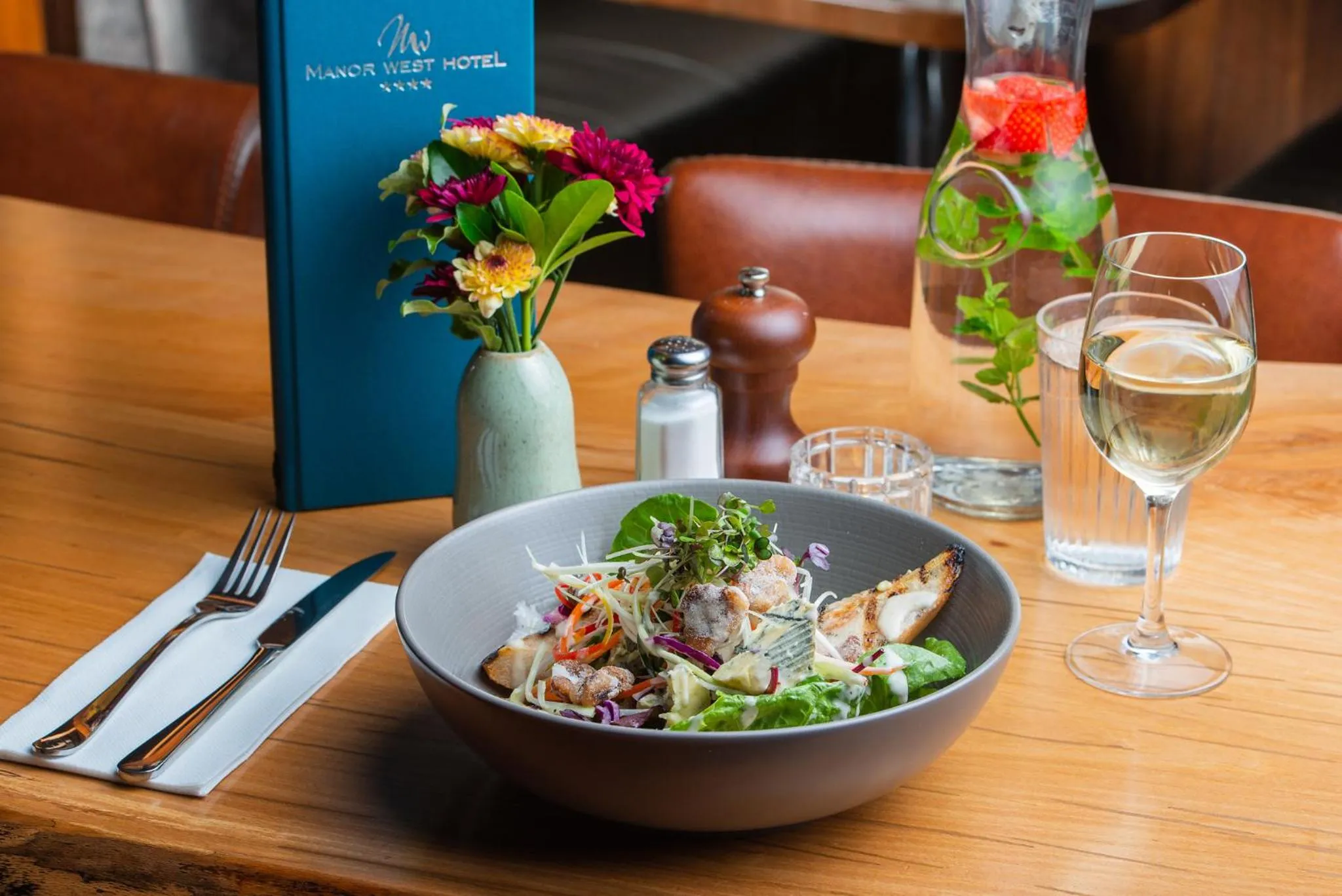 Food and drinks in Manor West Hotel & Leisure Club