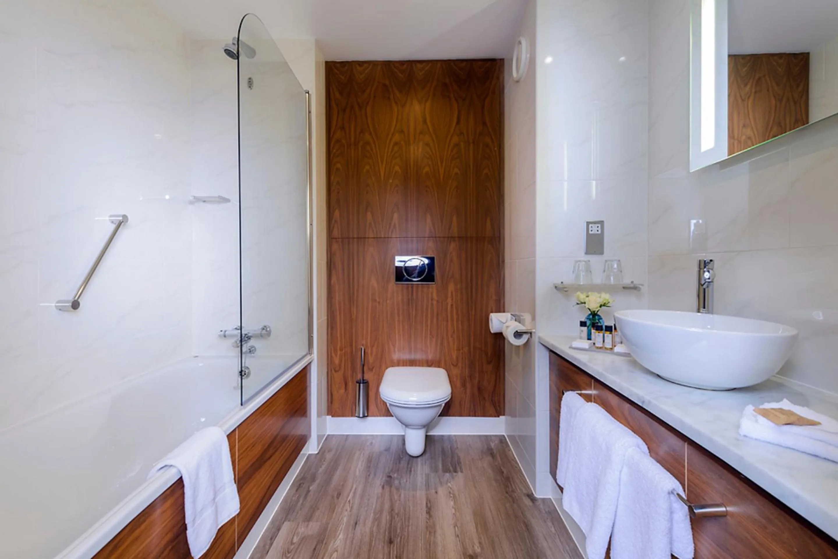 Bathroom in Manor West Hotel & Leisure Club