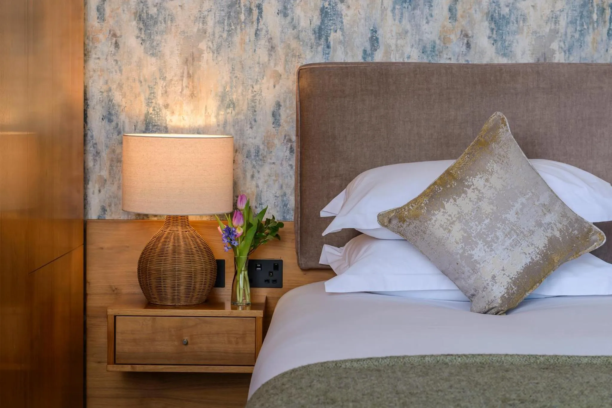 Bedroom, Bed in Manor West Hotel & Leisure Club