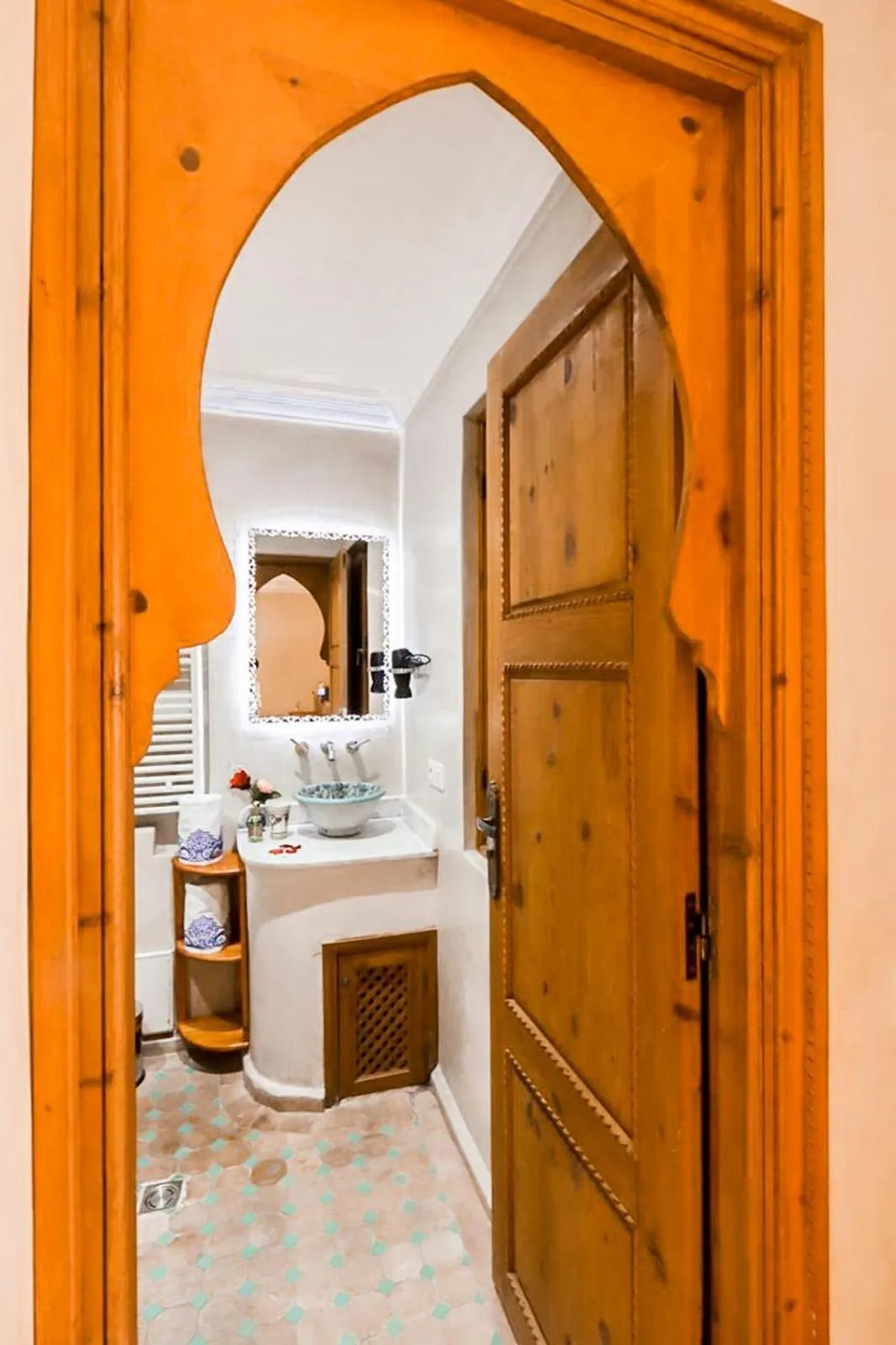 Shower in Riad Berenssi