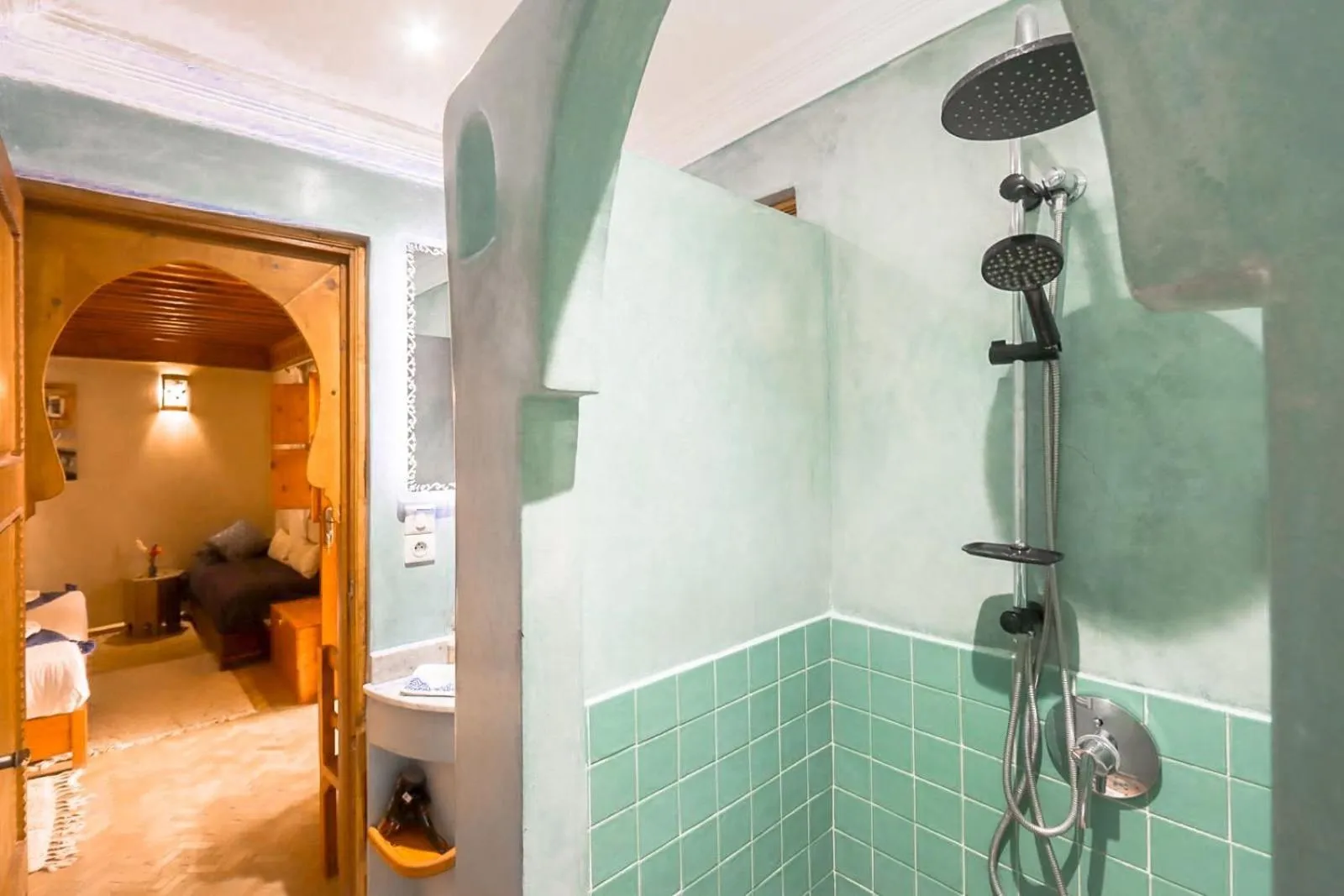 Shower in Riad Berenssi