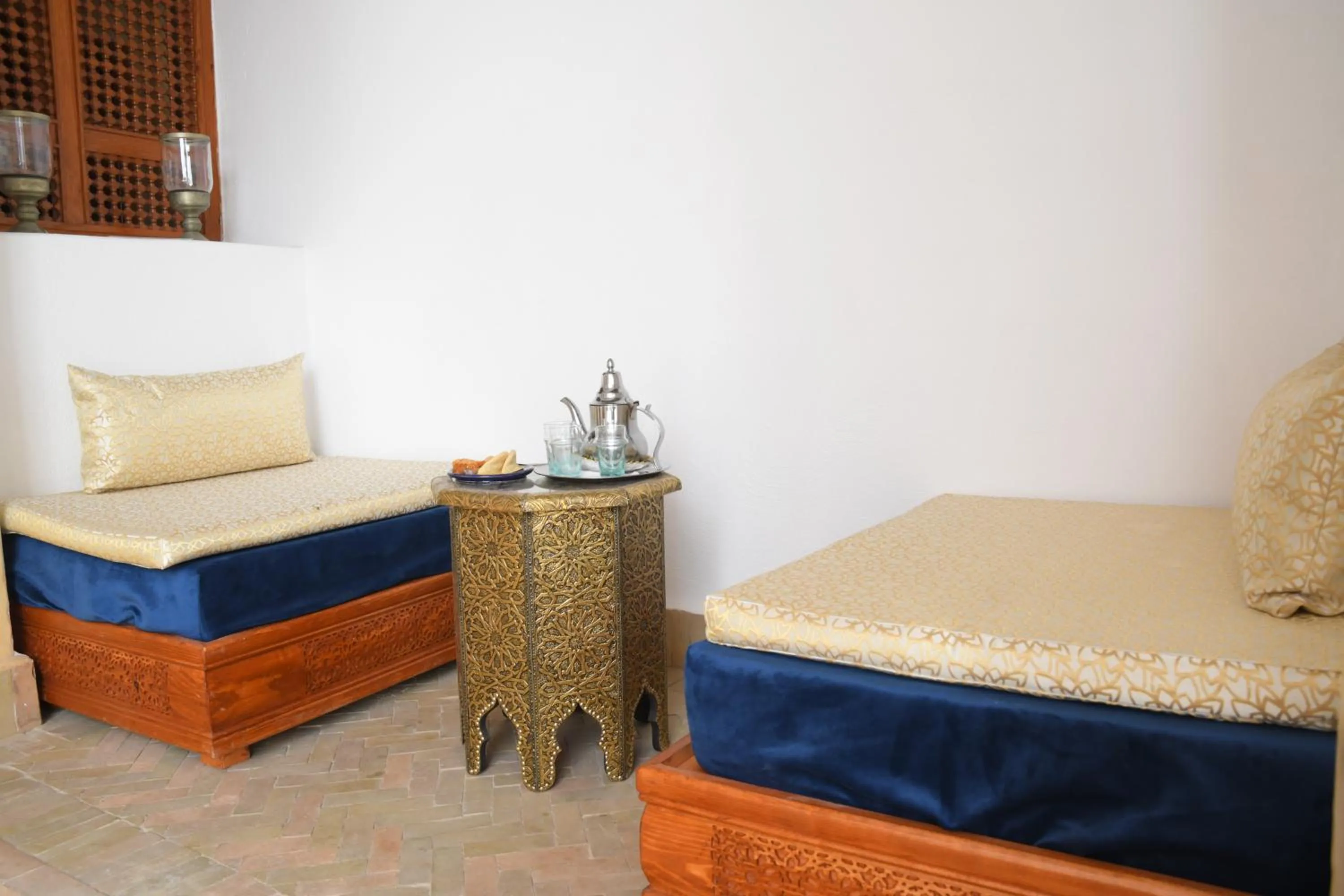 Living room, Bed in Riad Berenssi