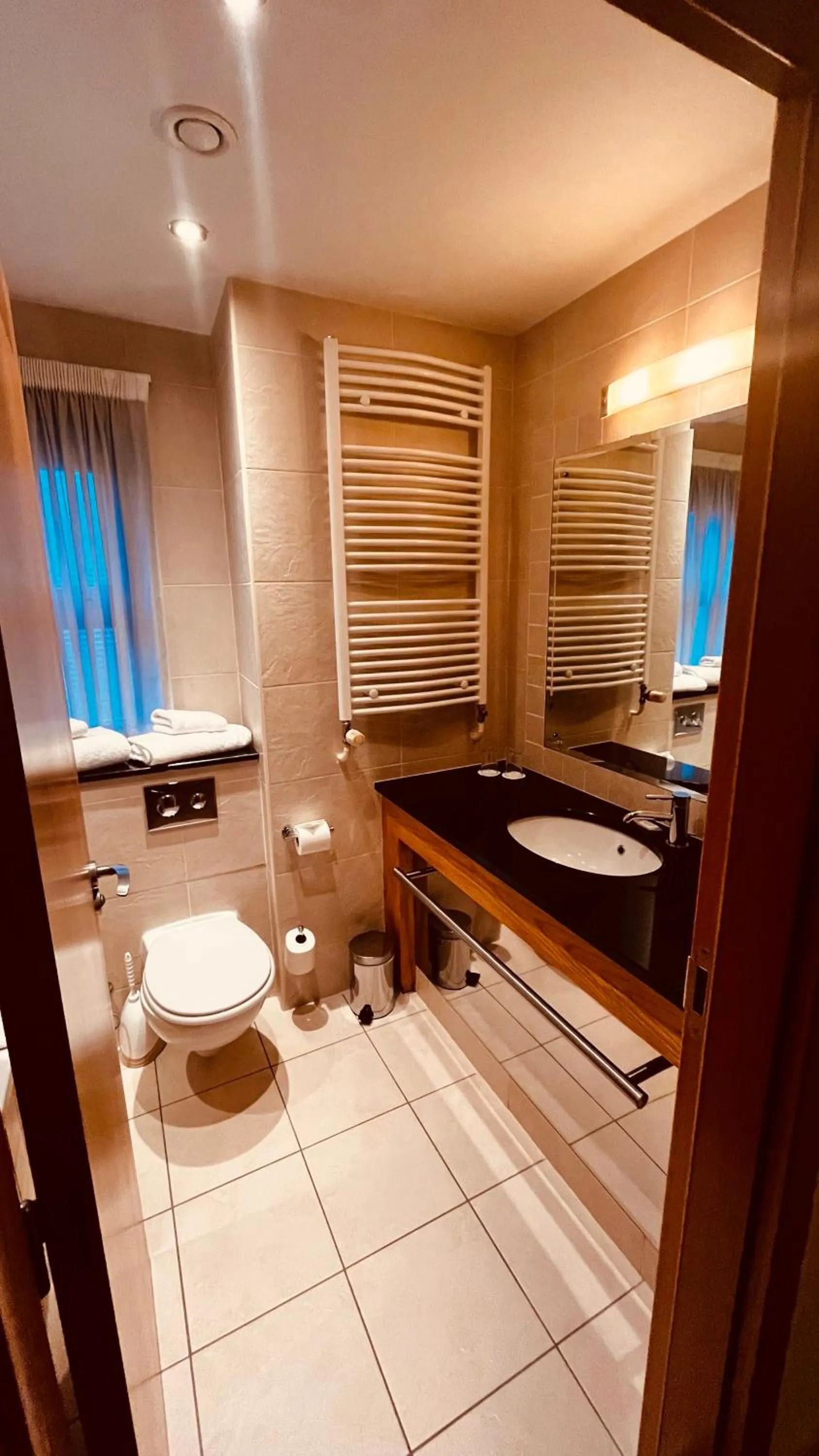 Bathroom in Annebrook House Hotel