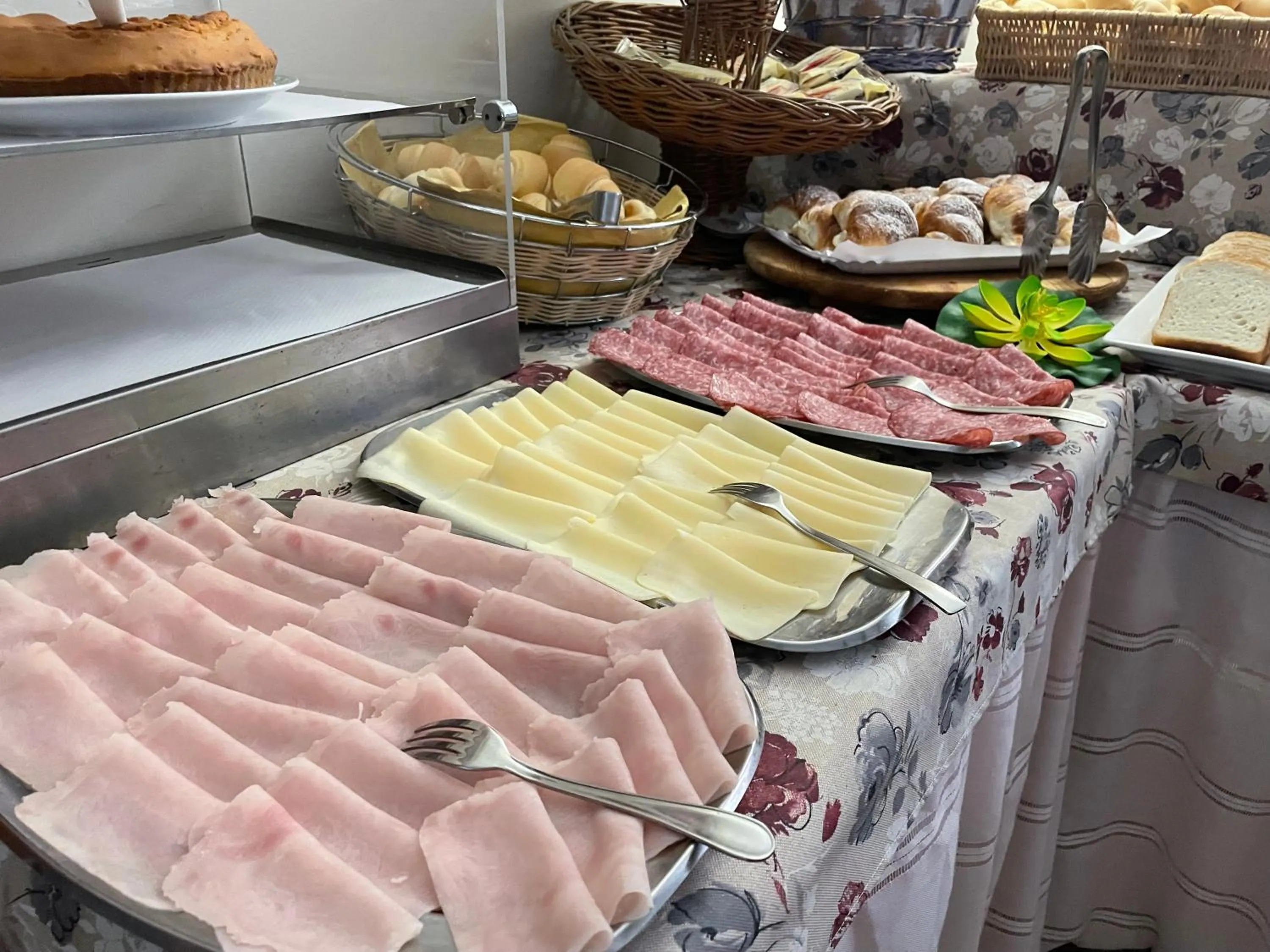 Buffet breakfast in Hotel Picador