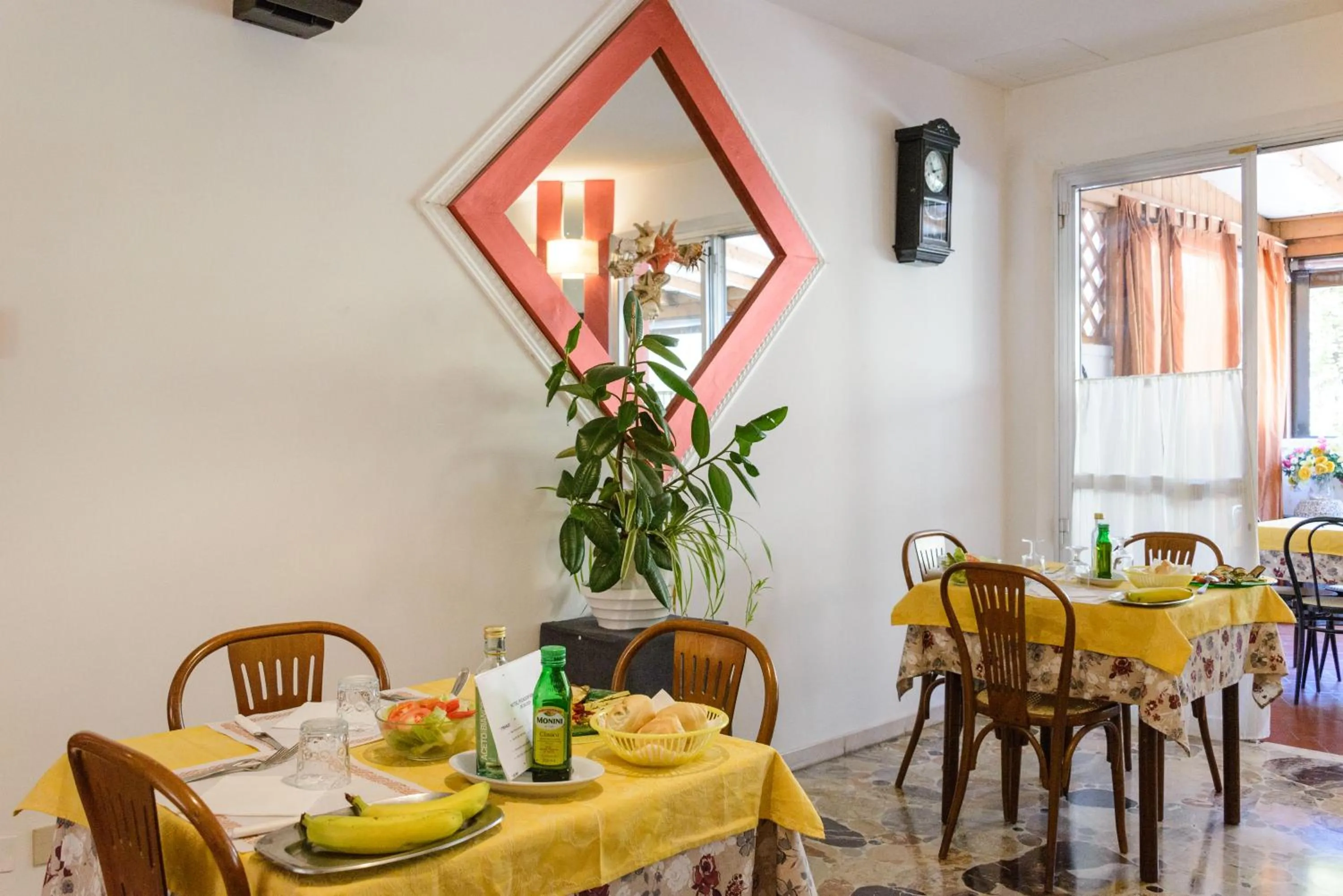 Restaurant/places to eat in Hotel Picador