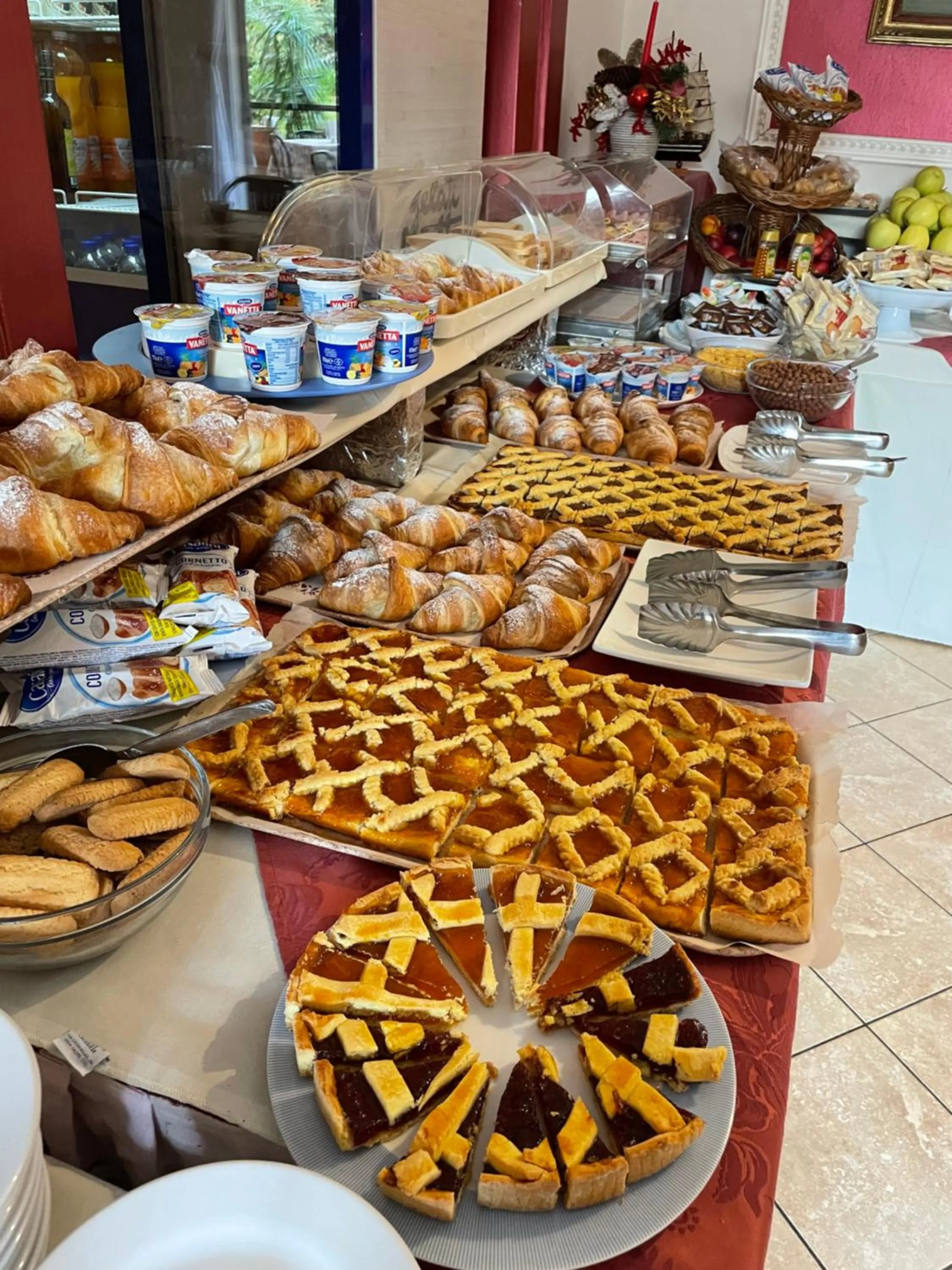 Buffet breakfast in Hotel Picador