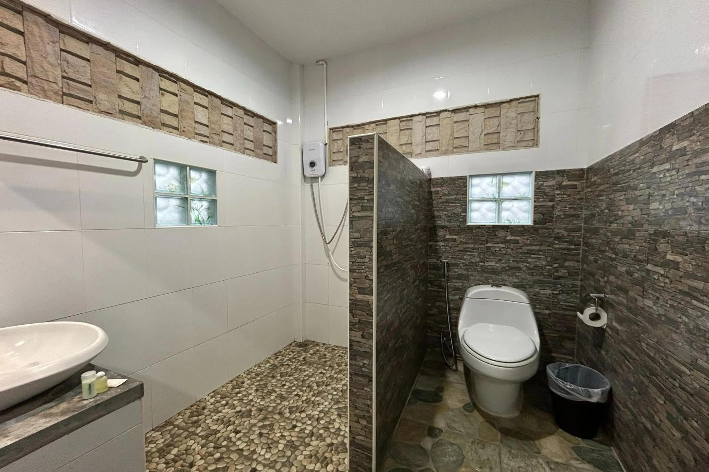 Shower in Tann Anda Resort