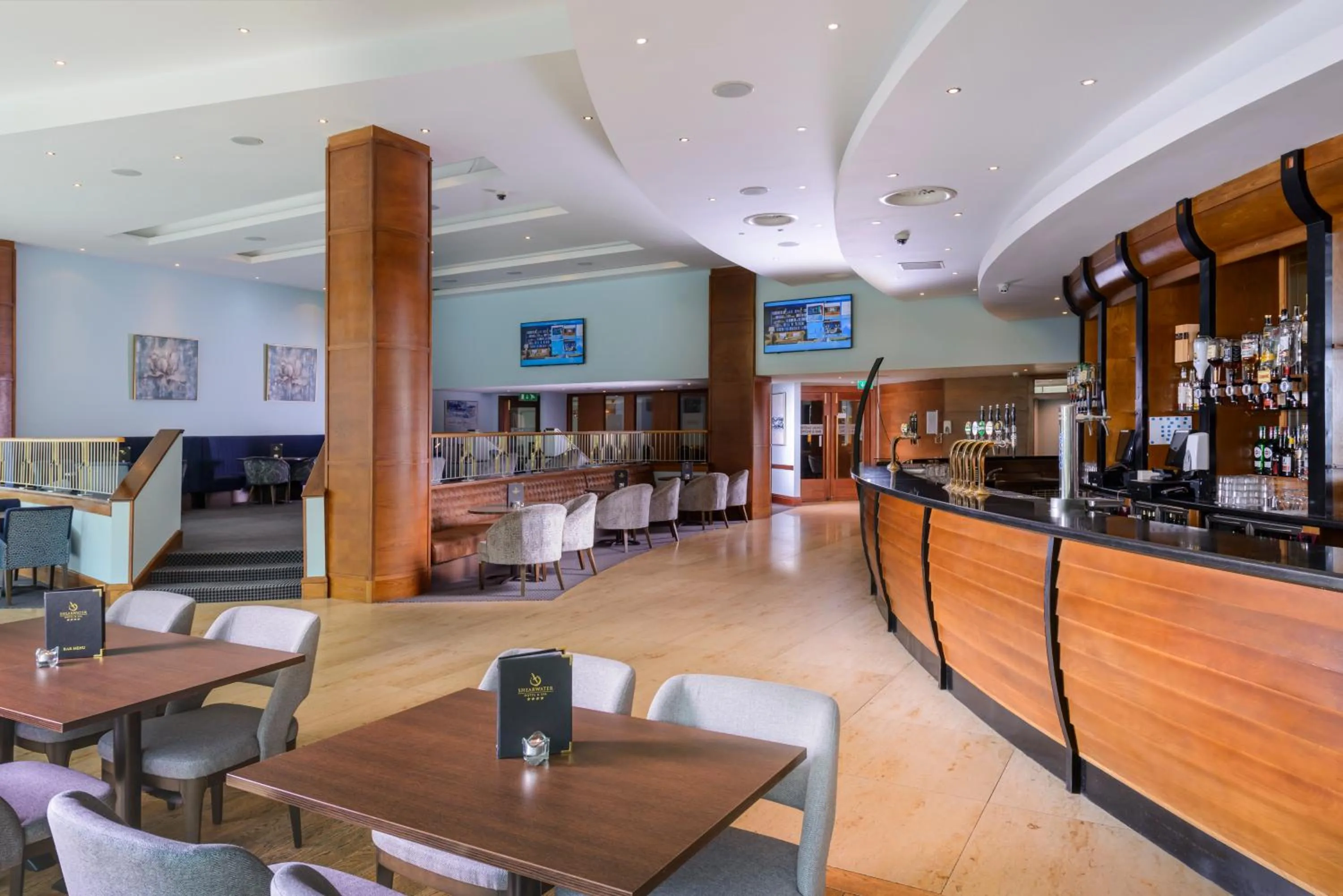 Lounge or bar in Shearwater Hotel & Spa