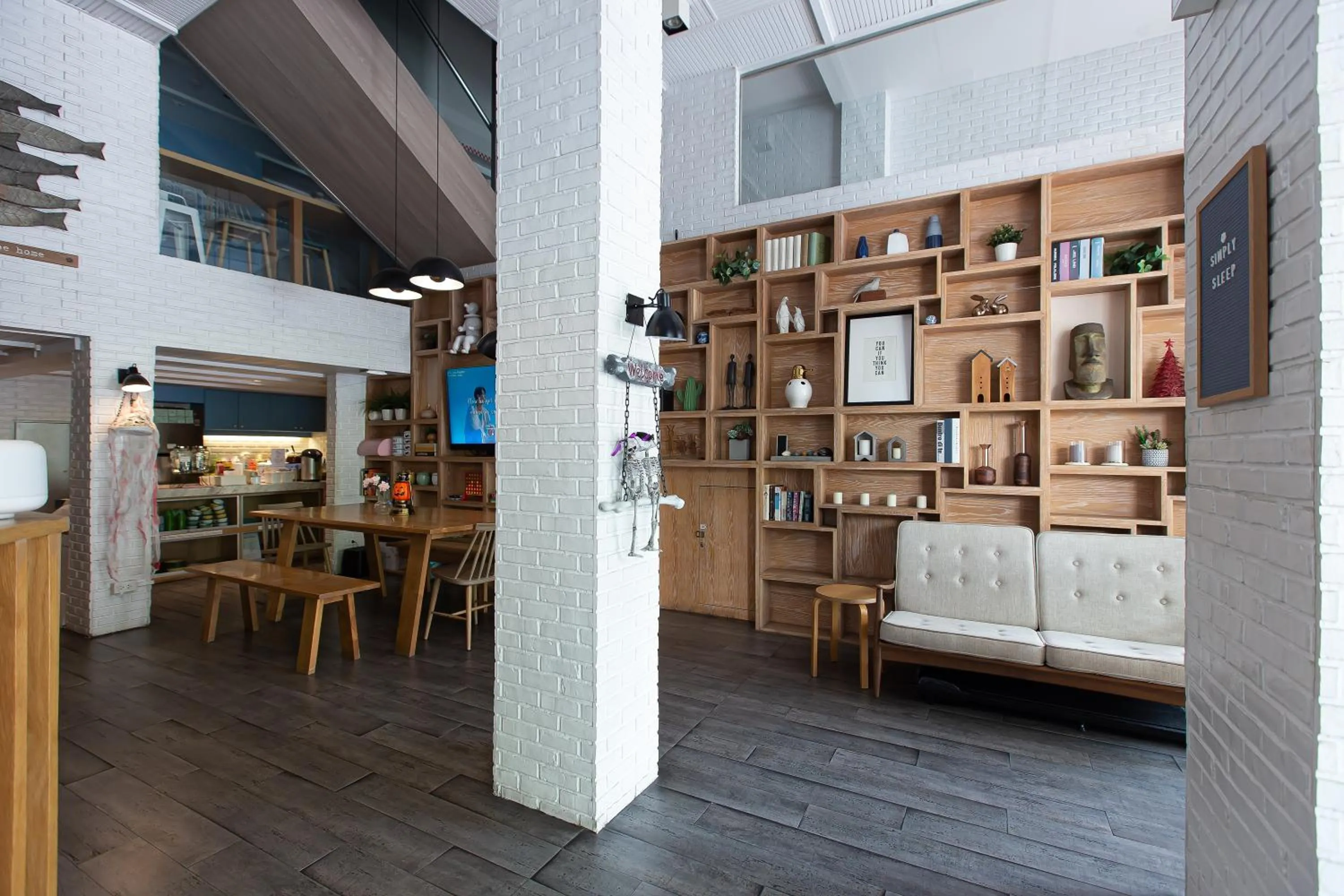 Communal lounge/ TV room in Simply Sleep Hostel