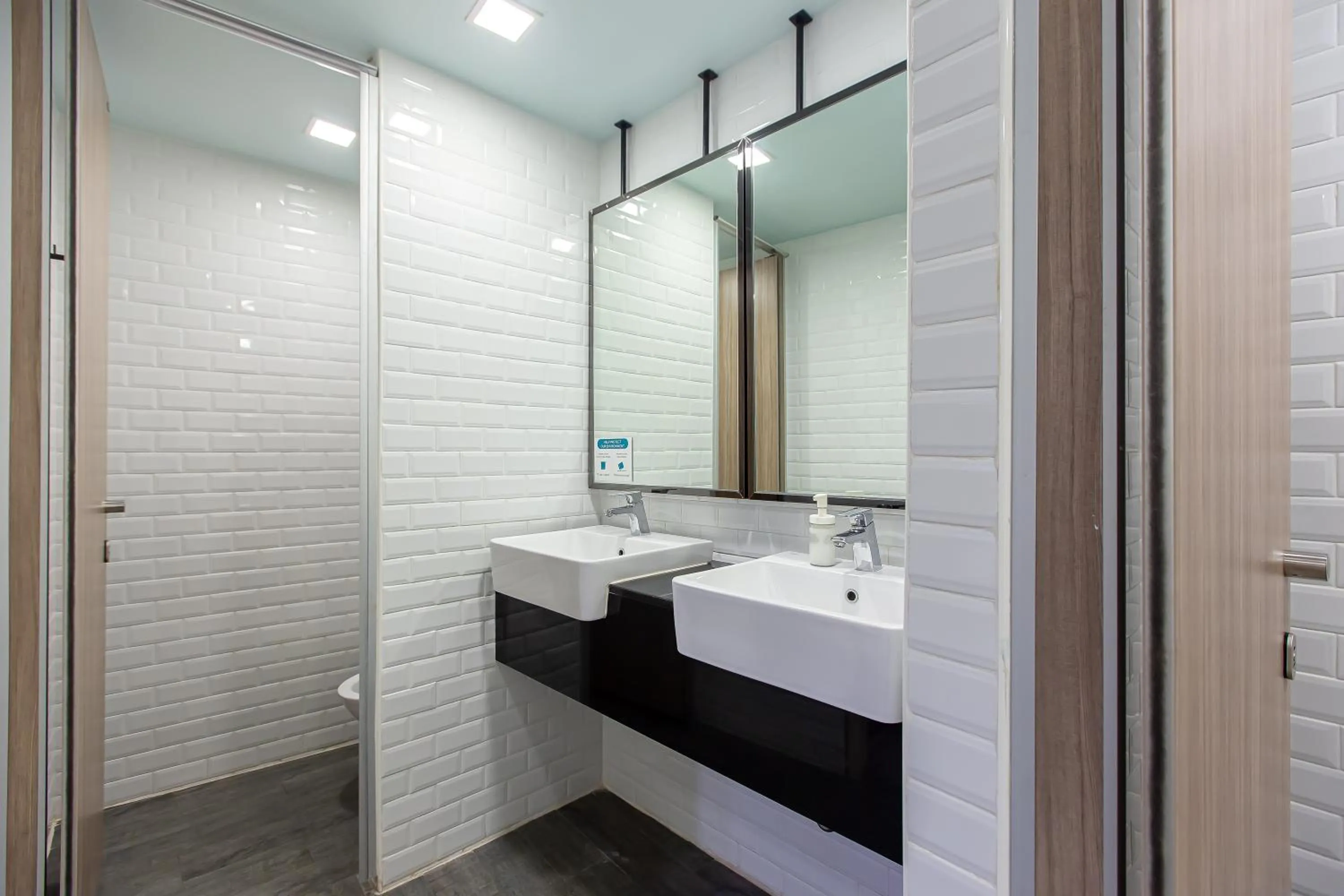 Shower in Simply Sleep Hostel