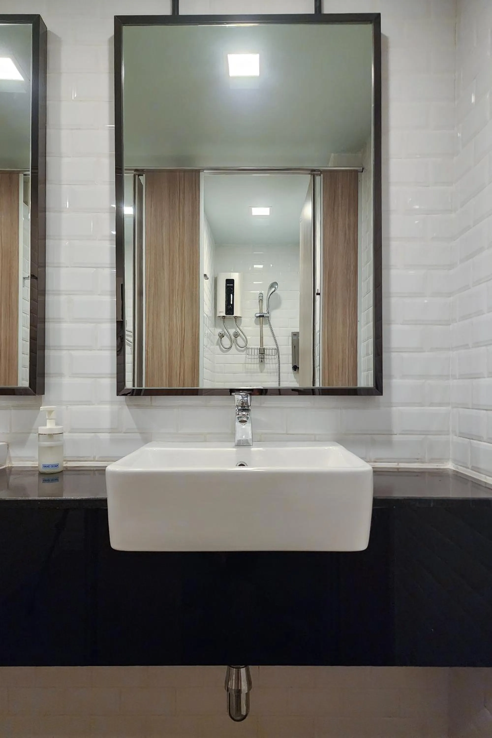 Bathroom in Simply Sleep Hostel