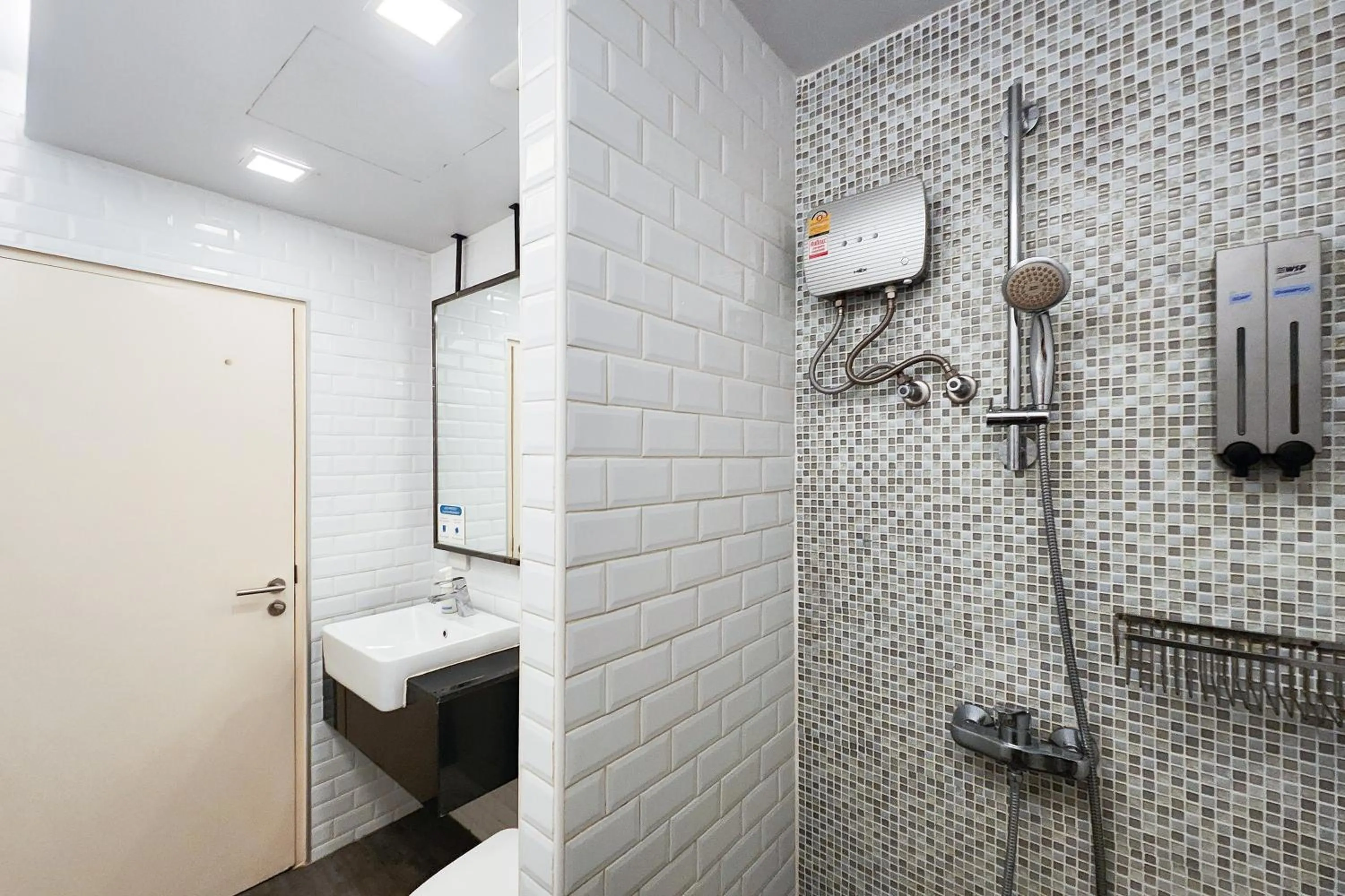 Bathroom in Simply Sleep Hostel