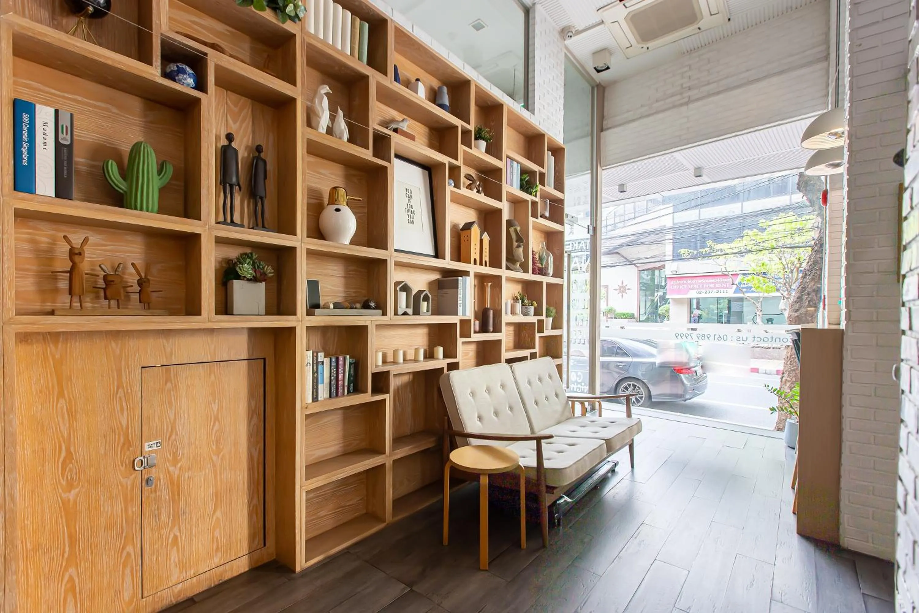 Communal lounge/ TV room in Simply Sleep Hostel