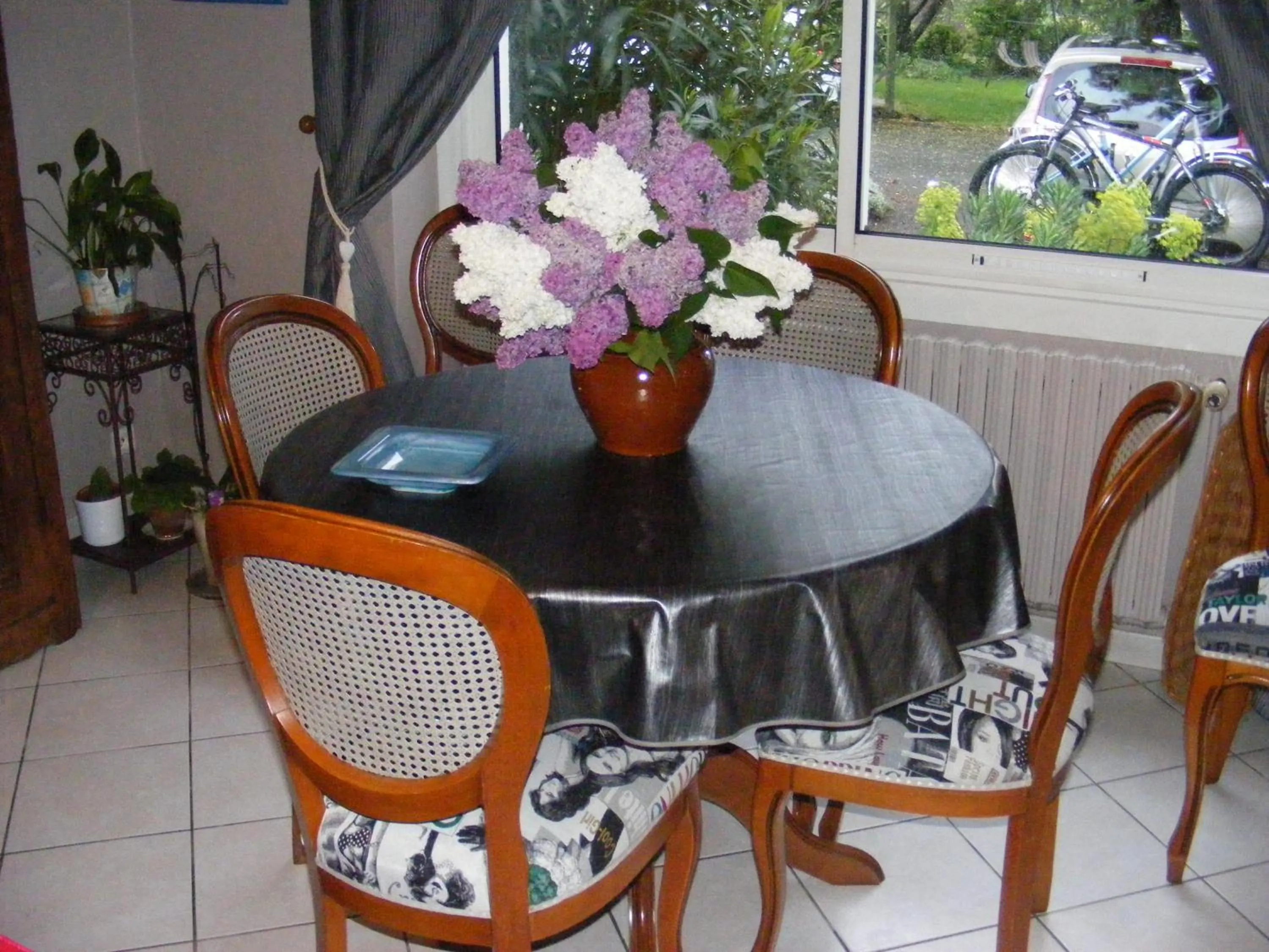 Dining area in Chambres d'Hôtes Vignes et Loire