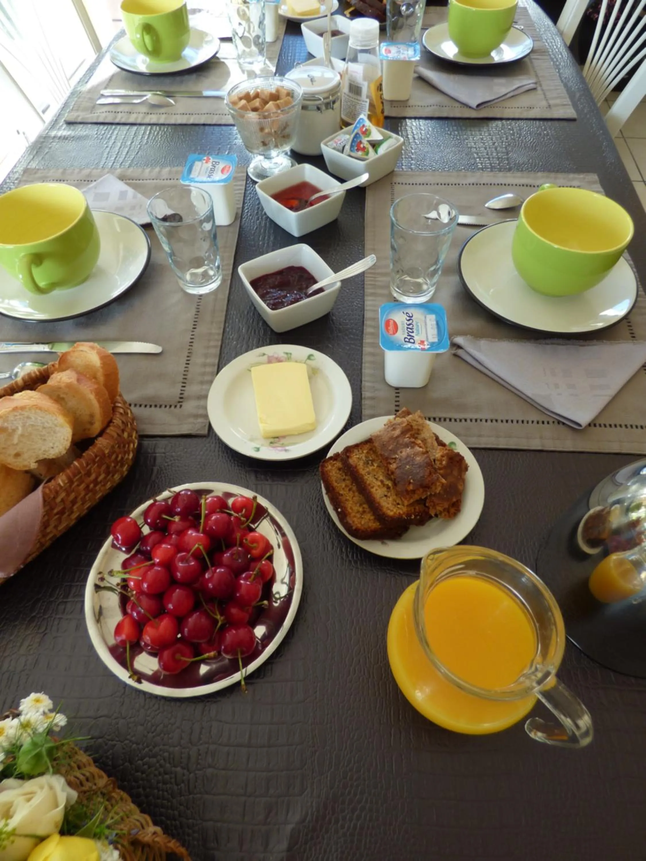 Continental breakfast in Chambres d'Hôtes Vignes et Loire