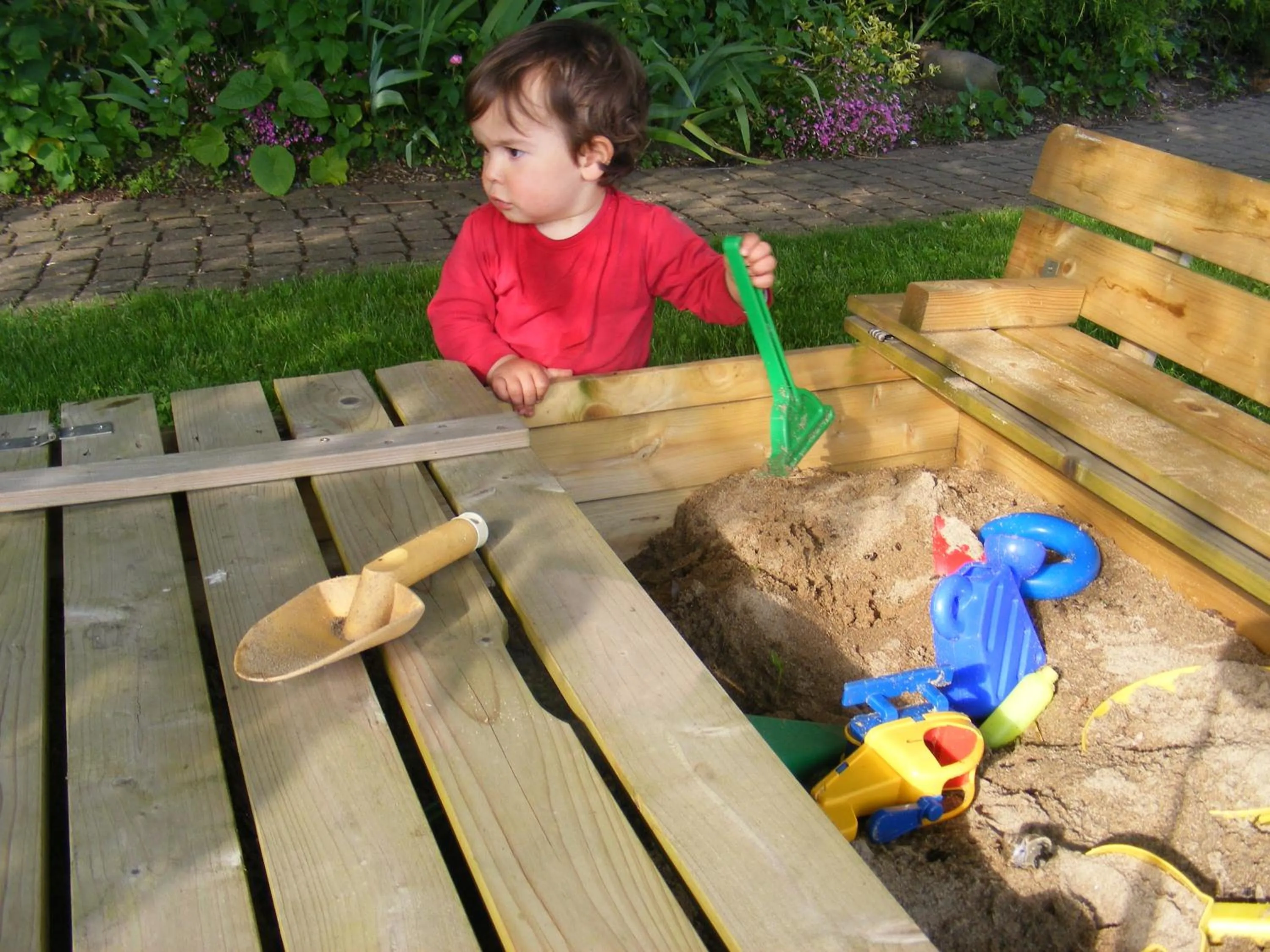 Children play ground in Chambres d'Hôtes Vignes et Loire