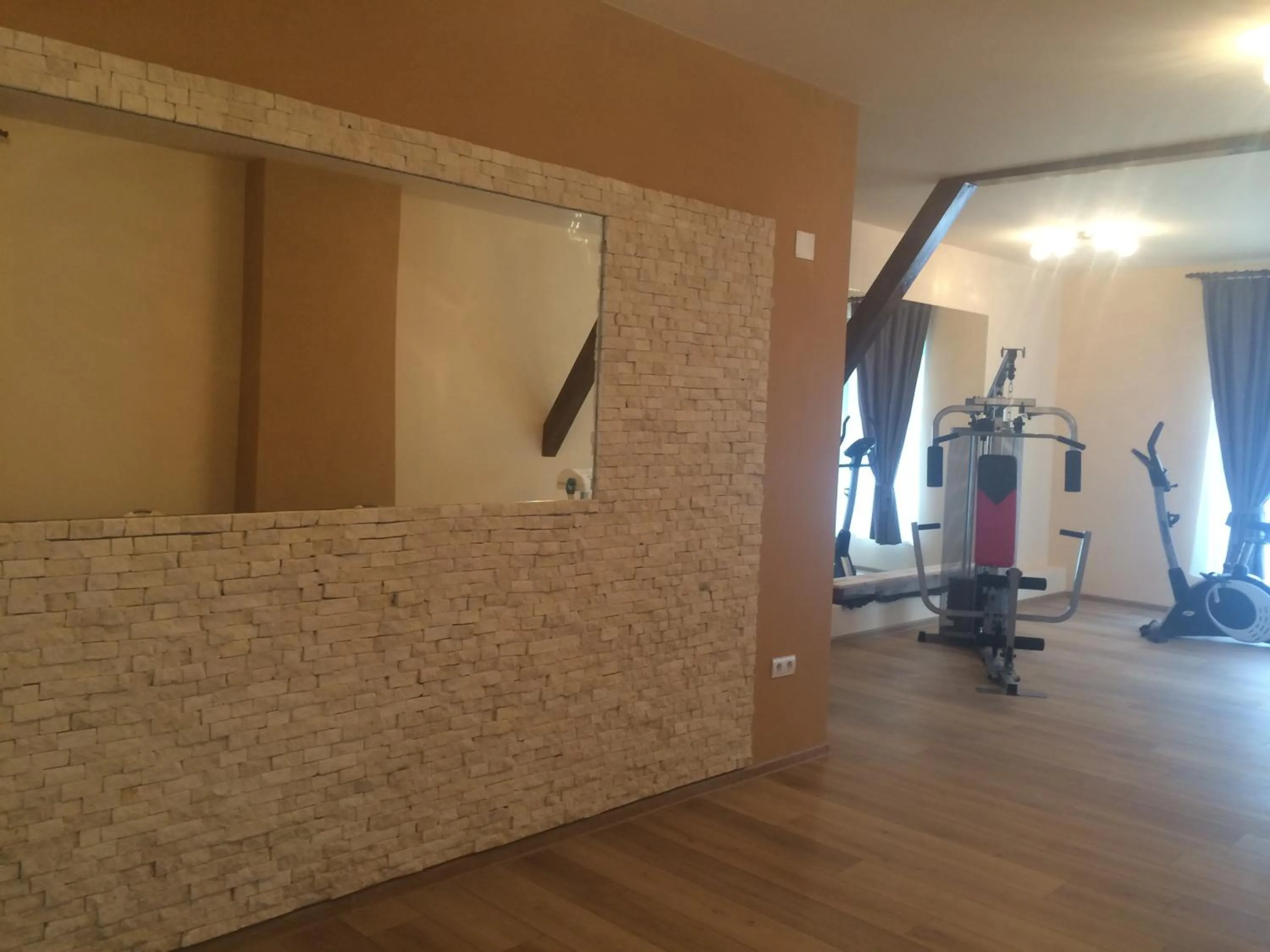 Fitness centre/facilities in Pensiunea JOJO2